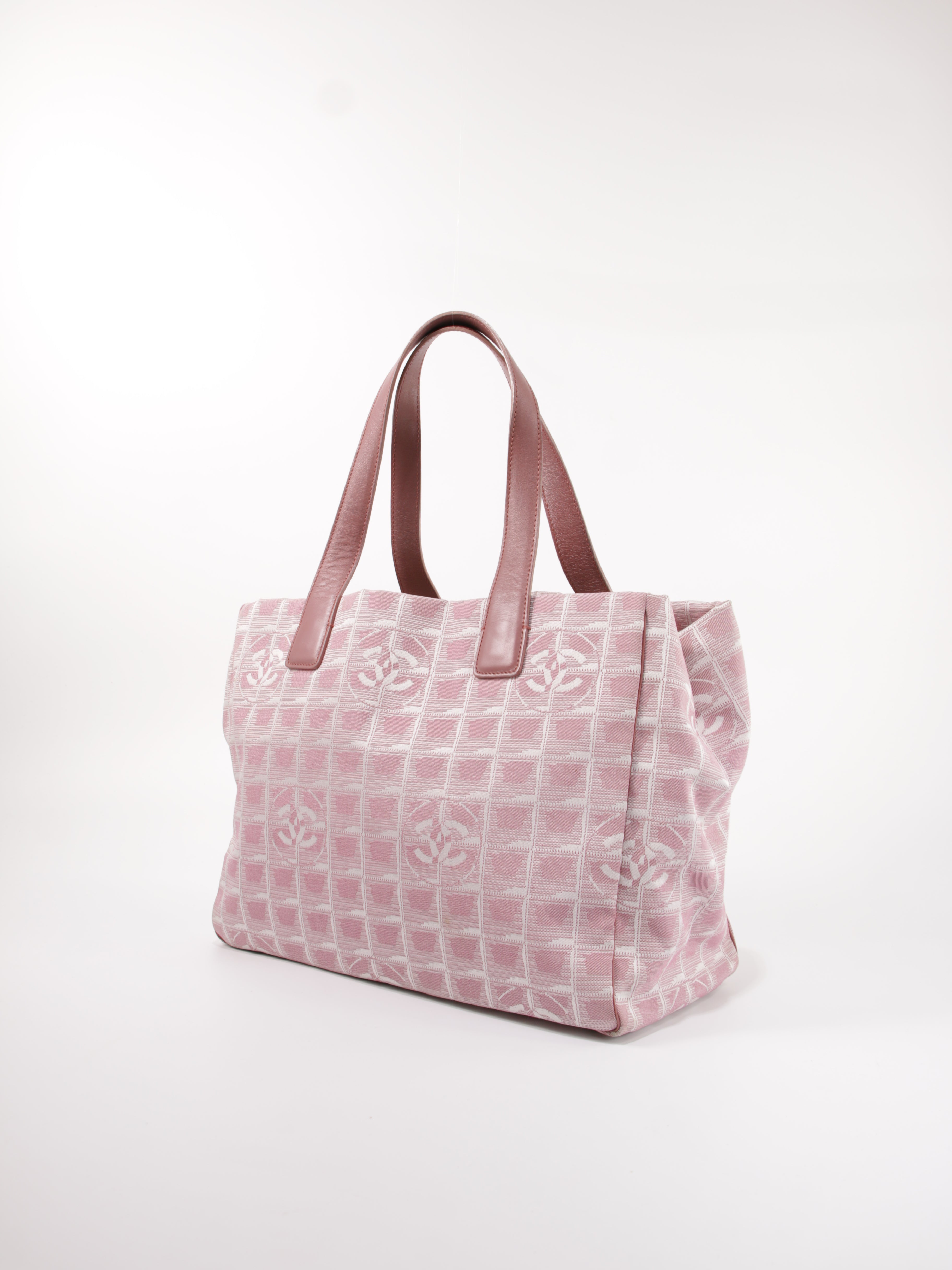 Medium New Travel Line Tote