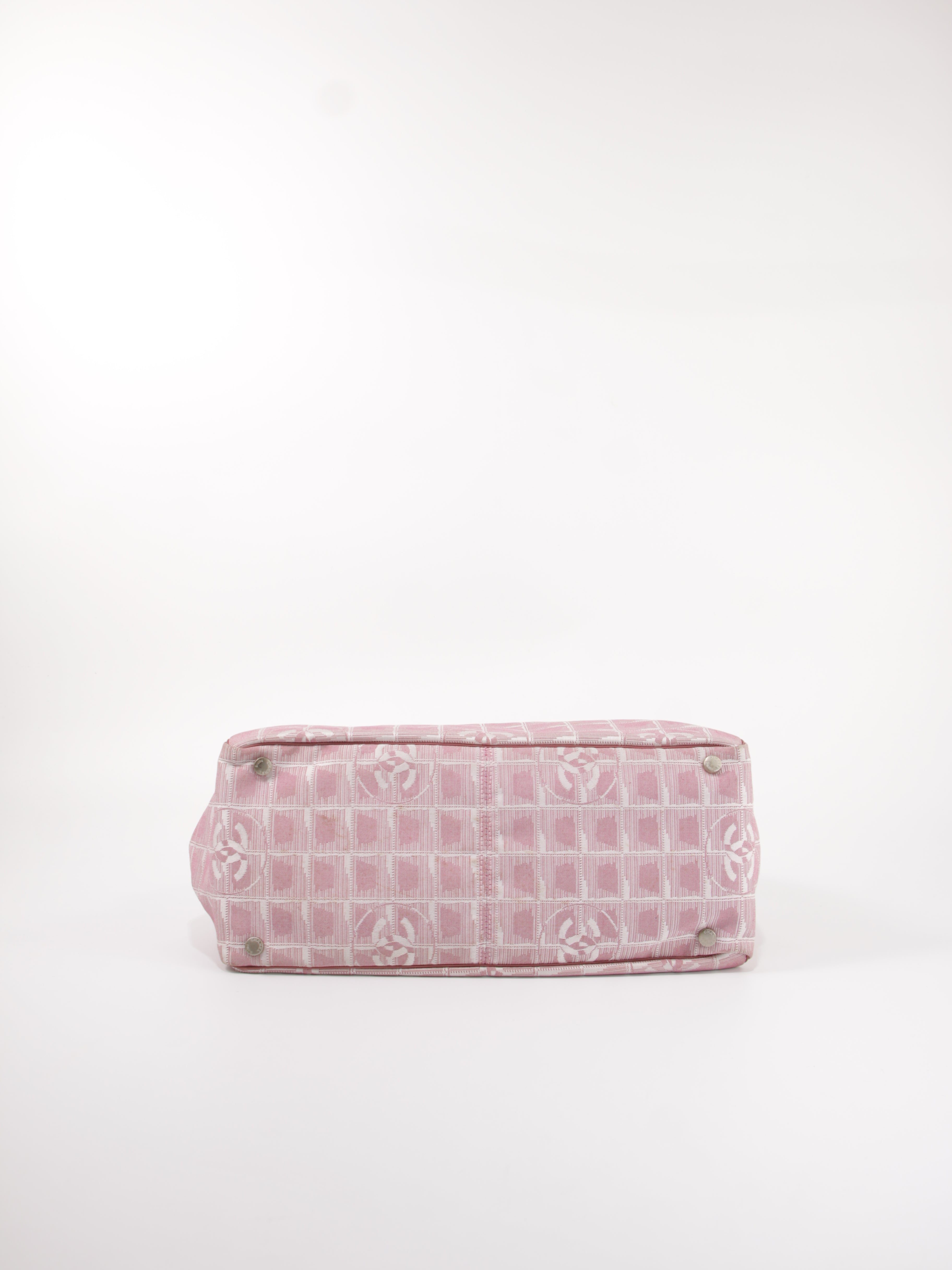 Medium New Travel Line Tote