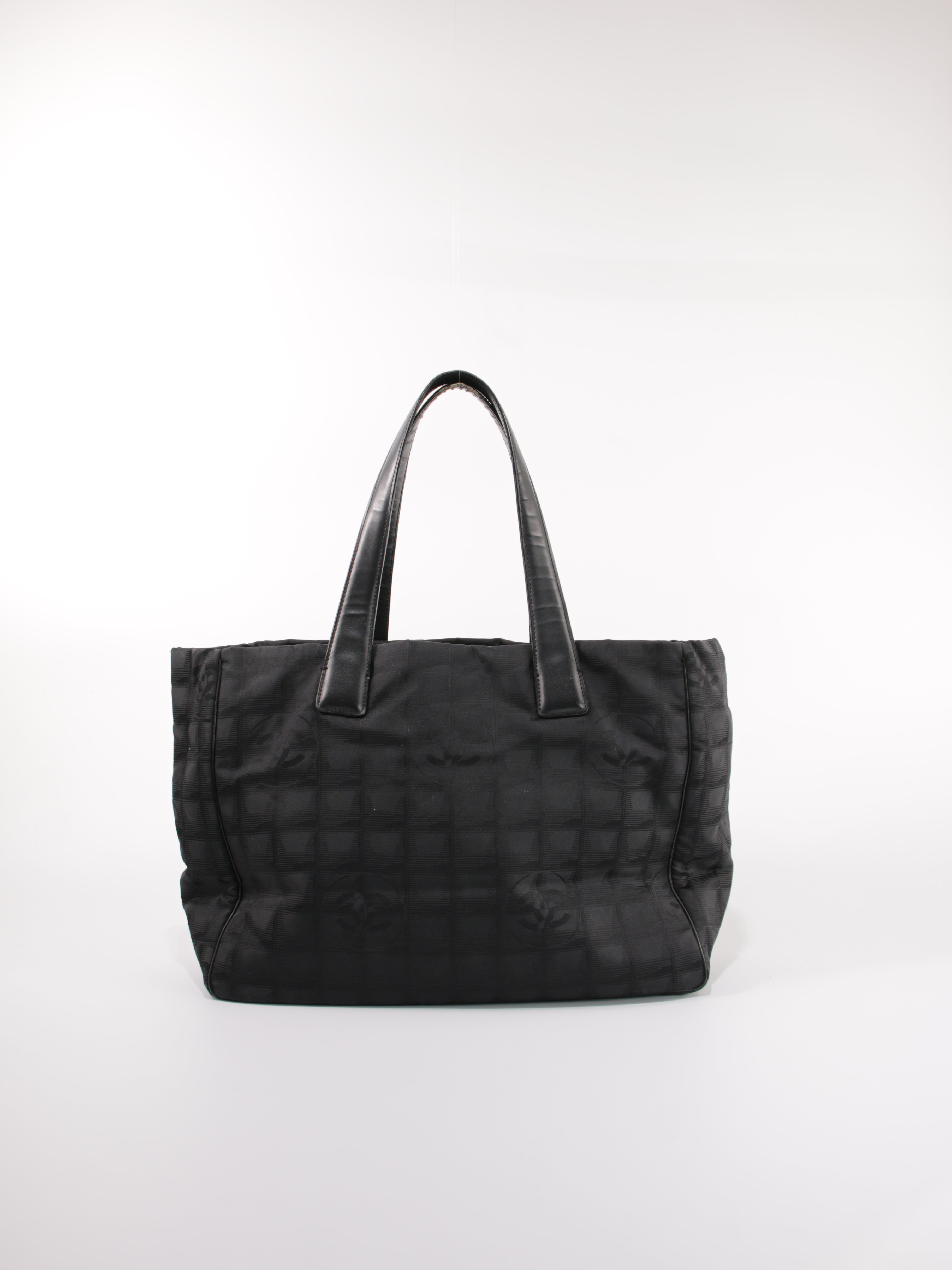 Medium New Travel Line Tote
