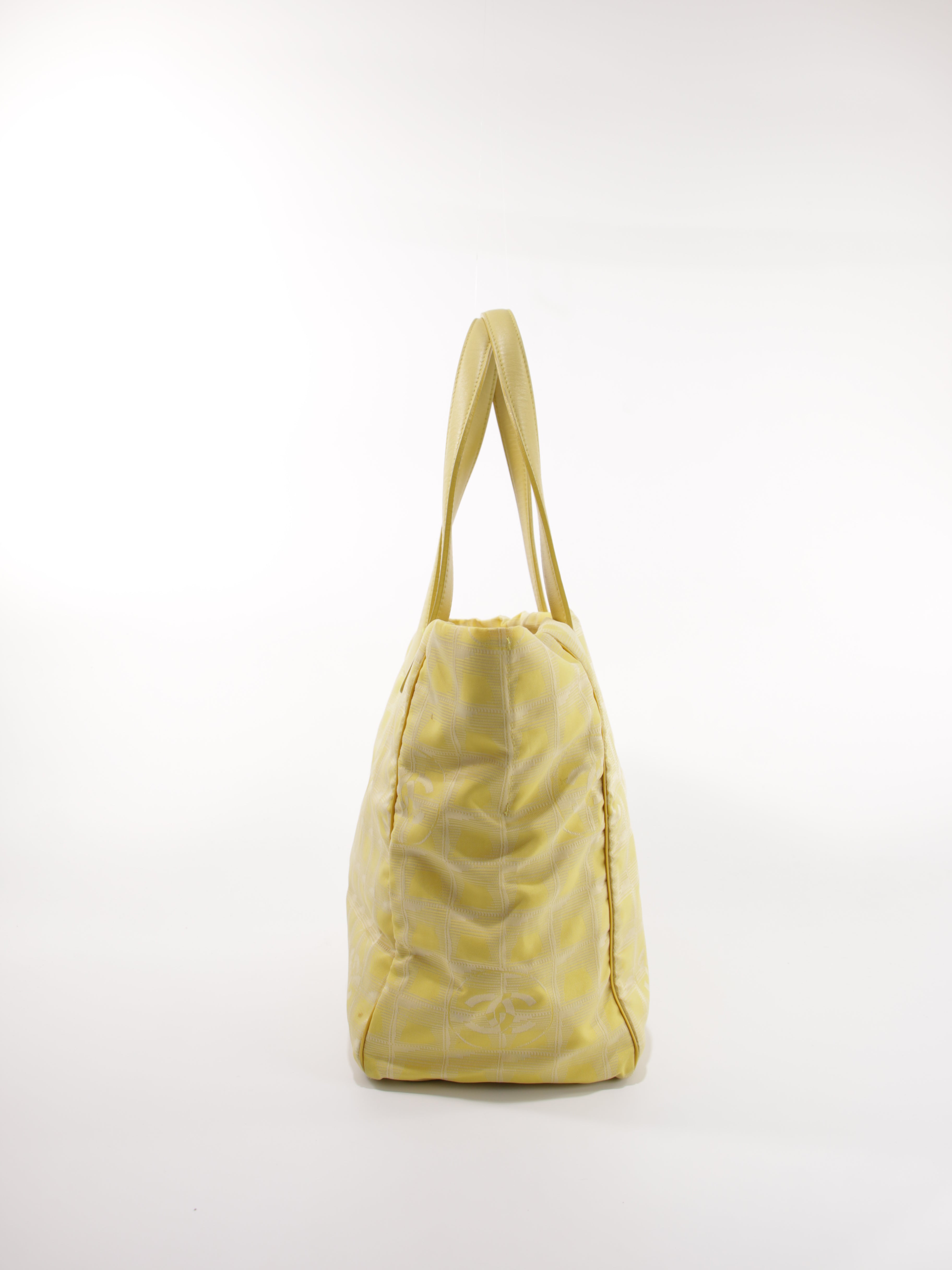 Medium New Travel Line Tote