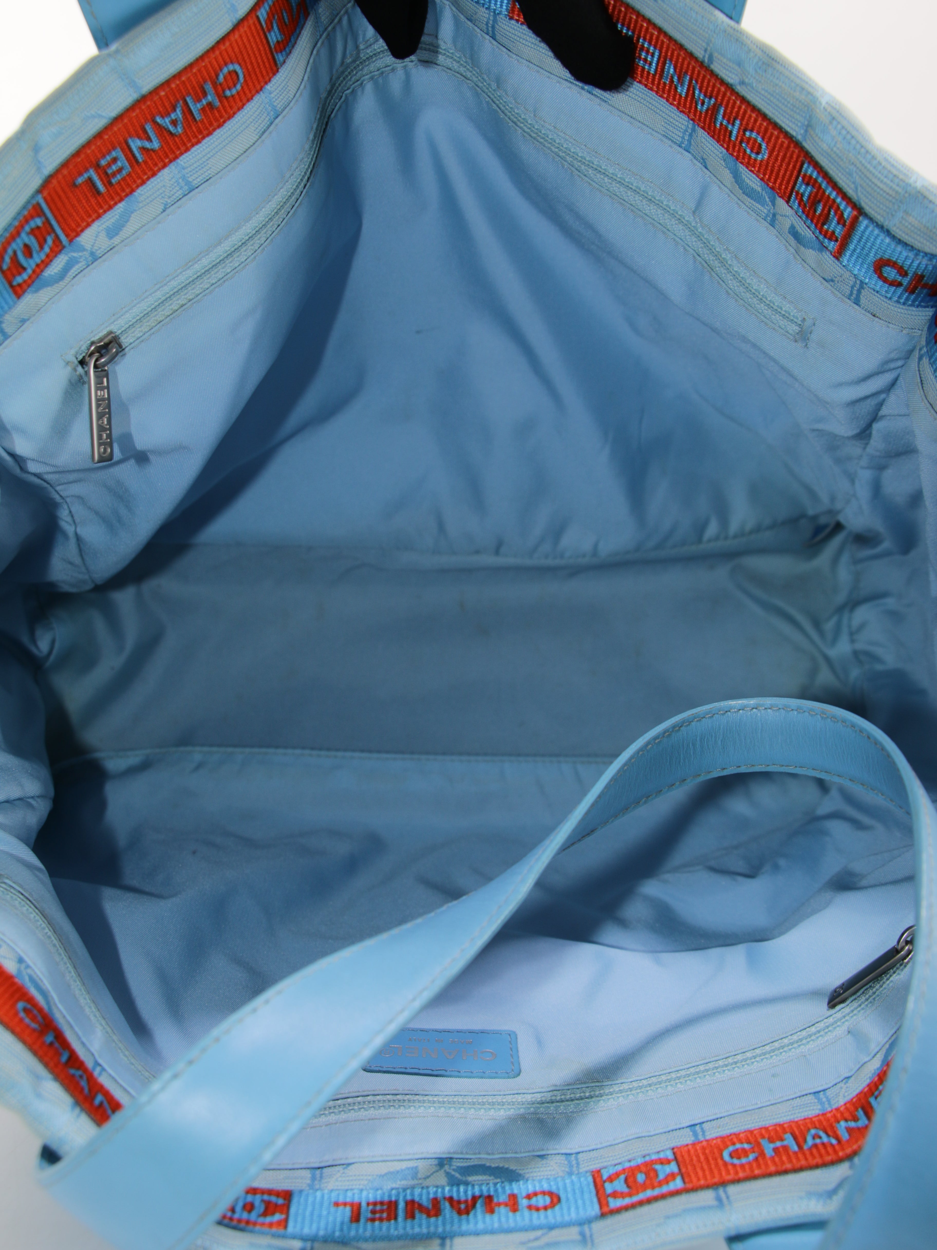 Medium New Travel Line Tote