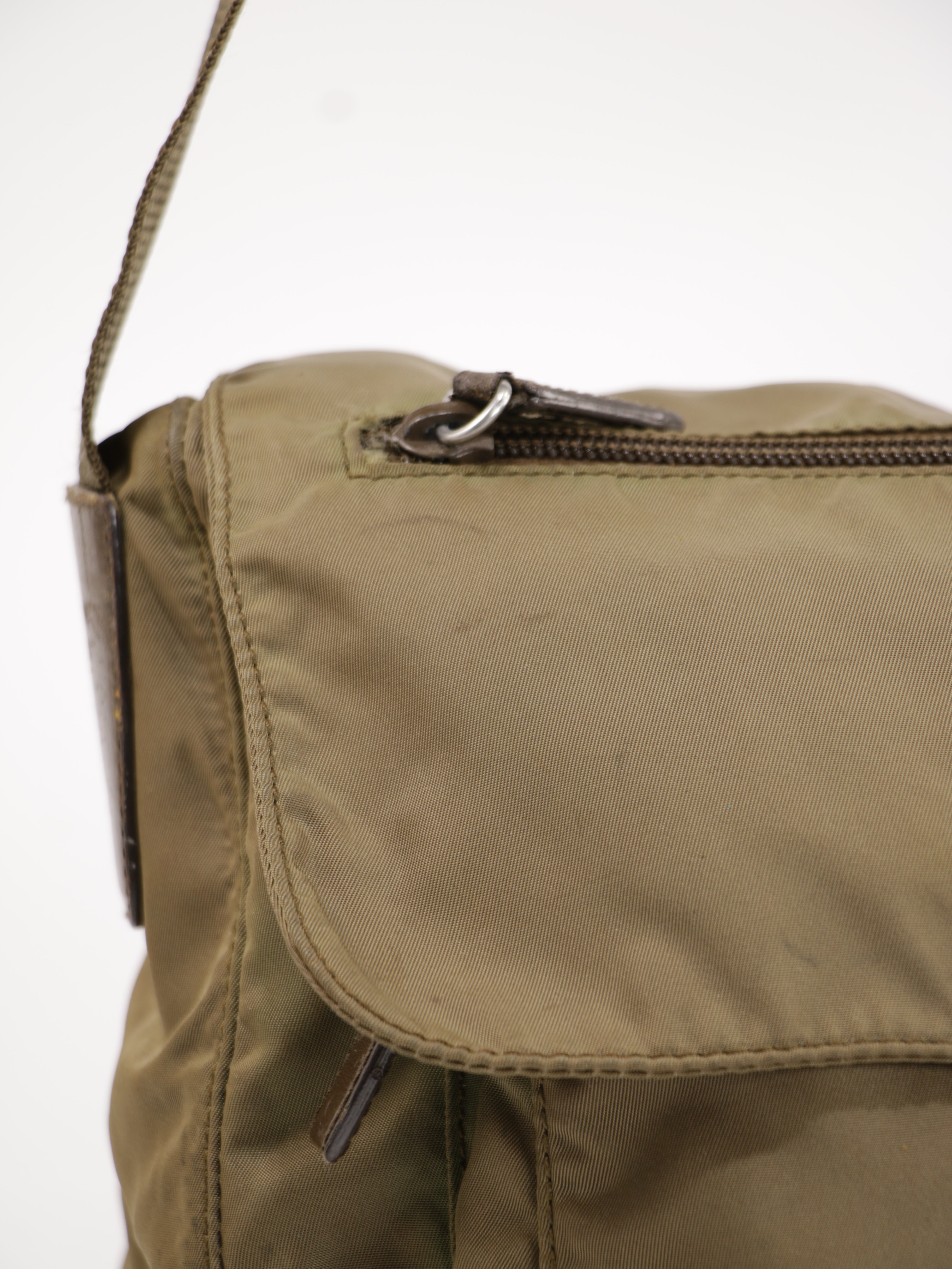 Single Buckle Messenger