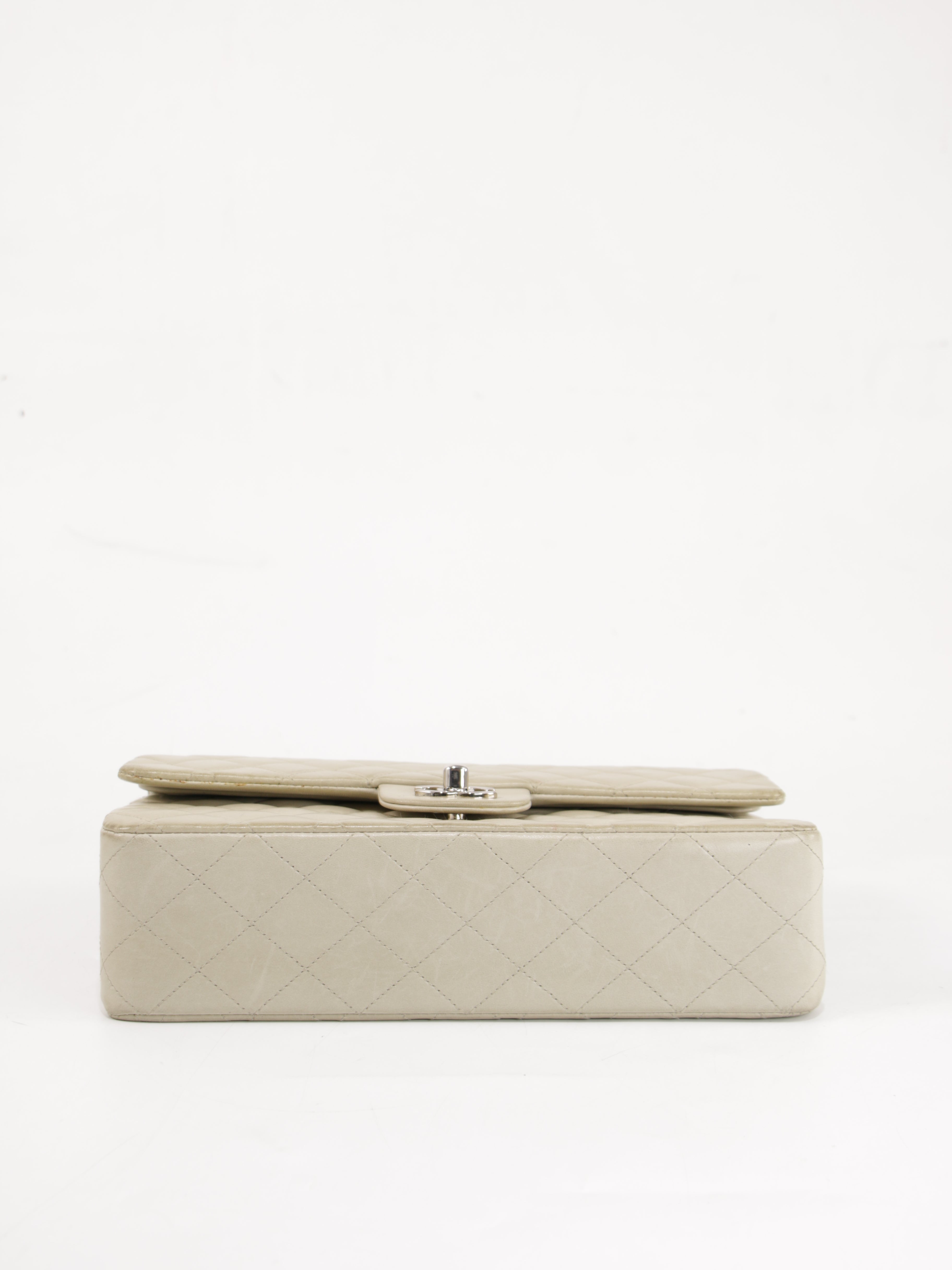 Medium Classic Flap
