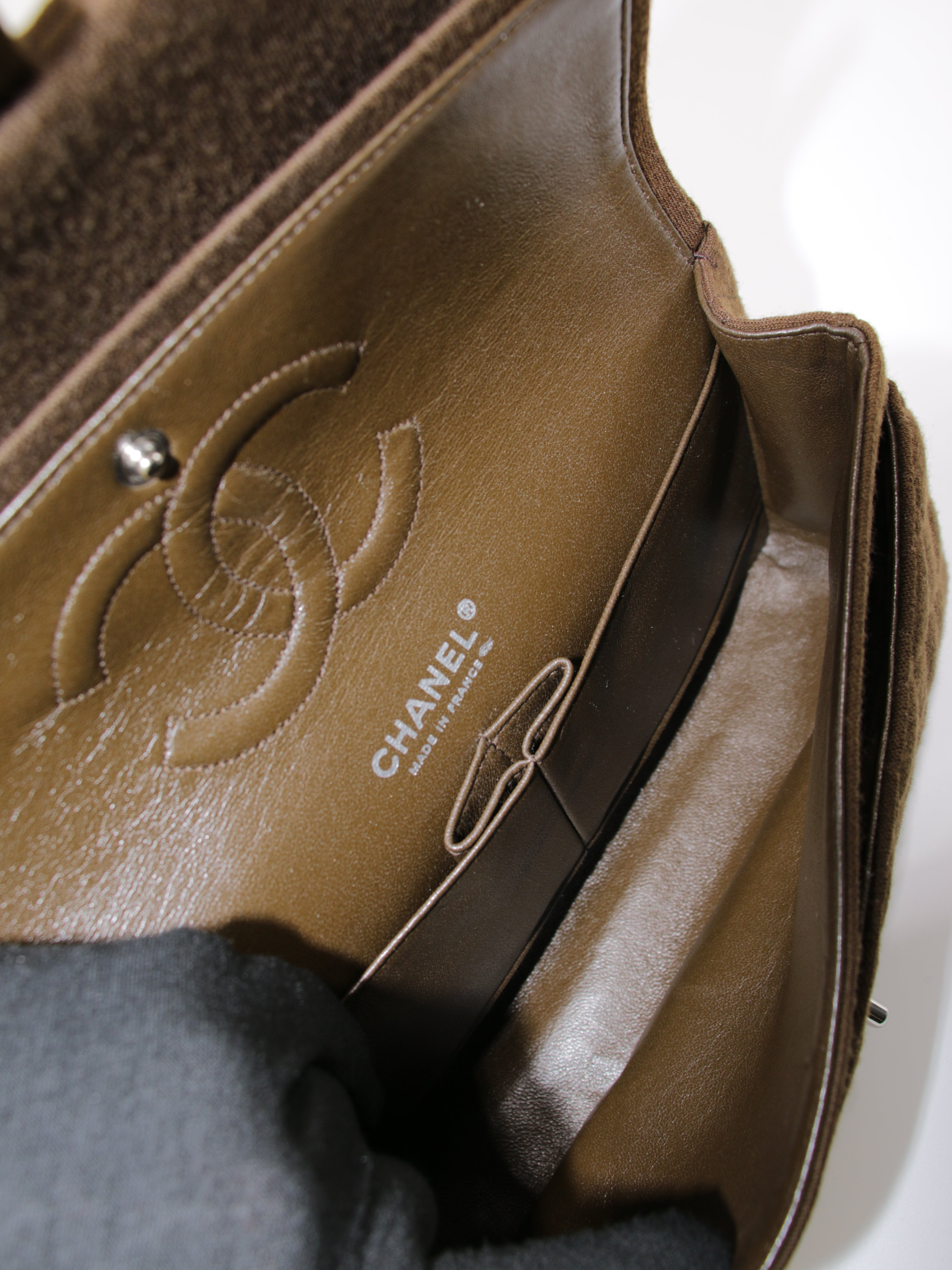 Medium Classic Flap