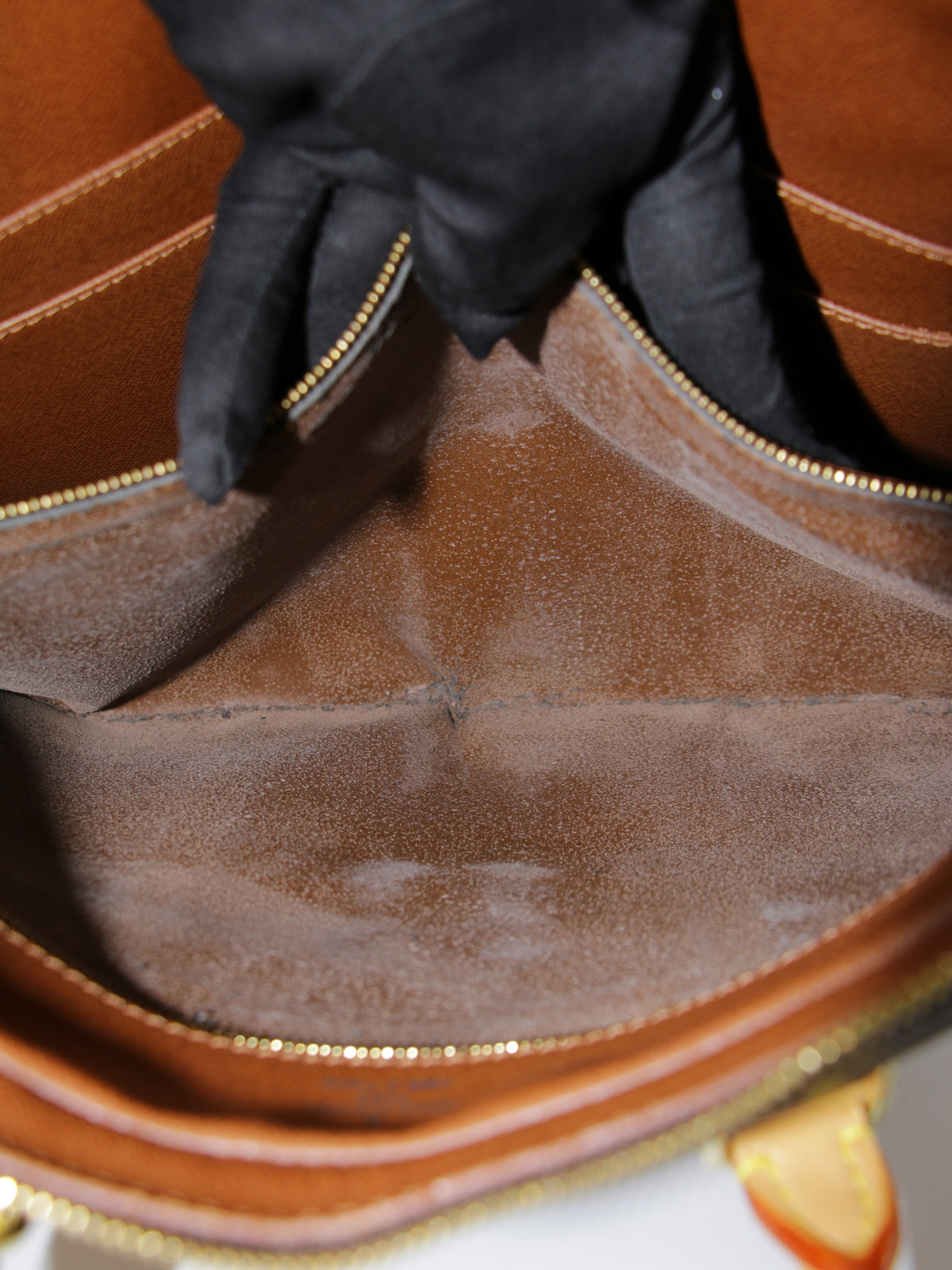 Louis Vuitton Port Documents Voyage GM