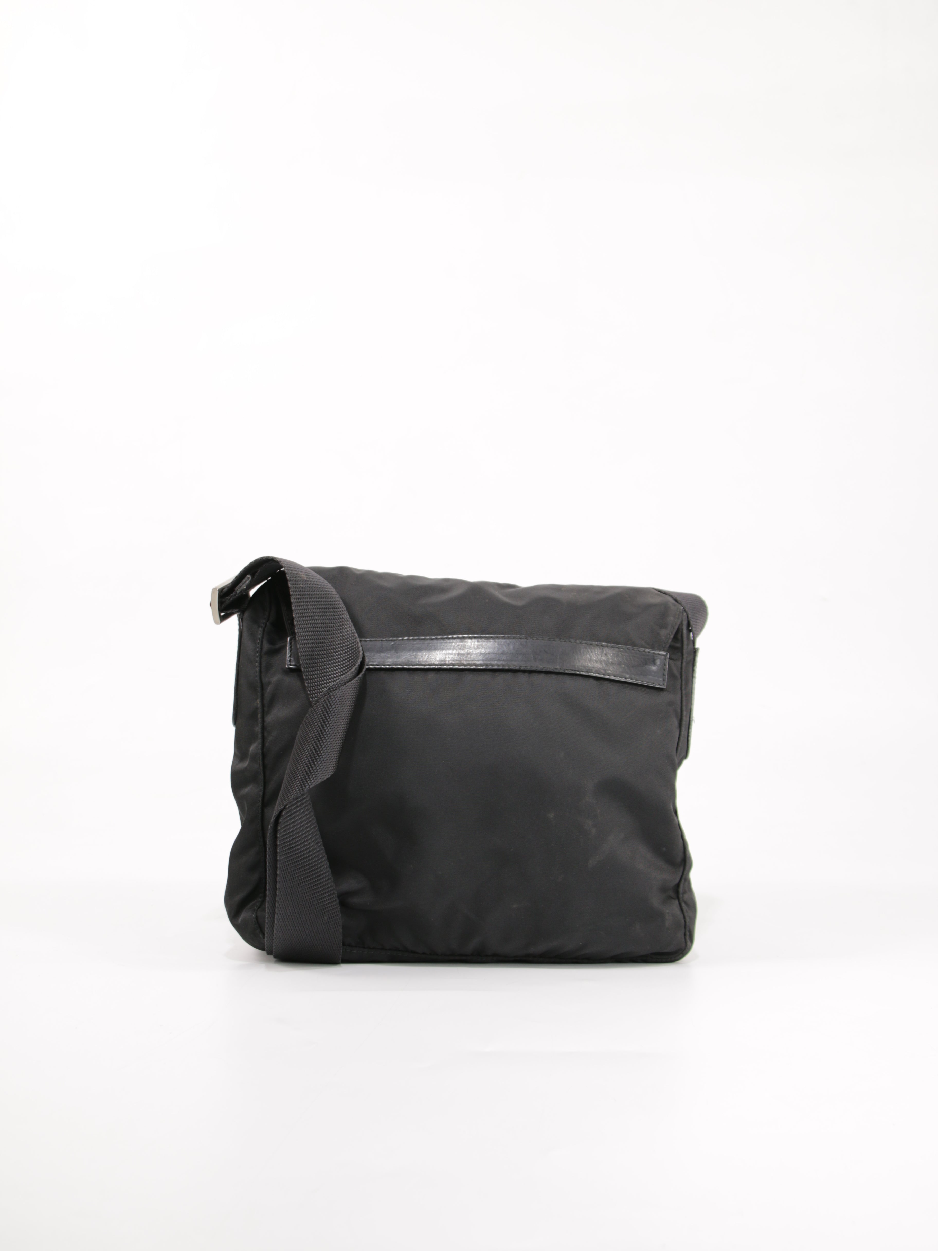 Single Buckle Messenger