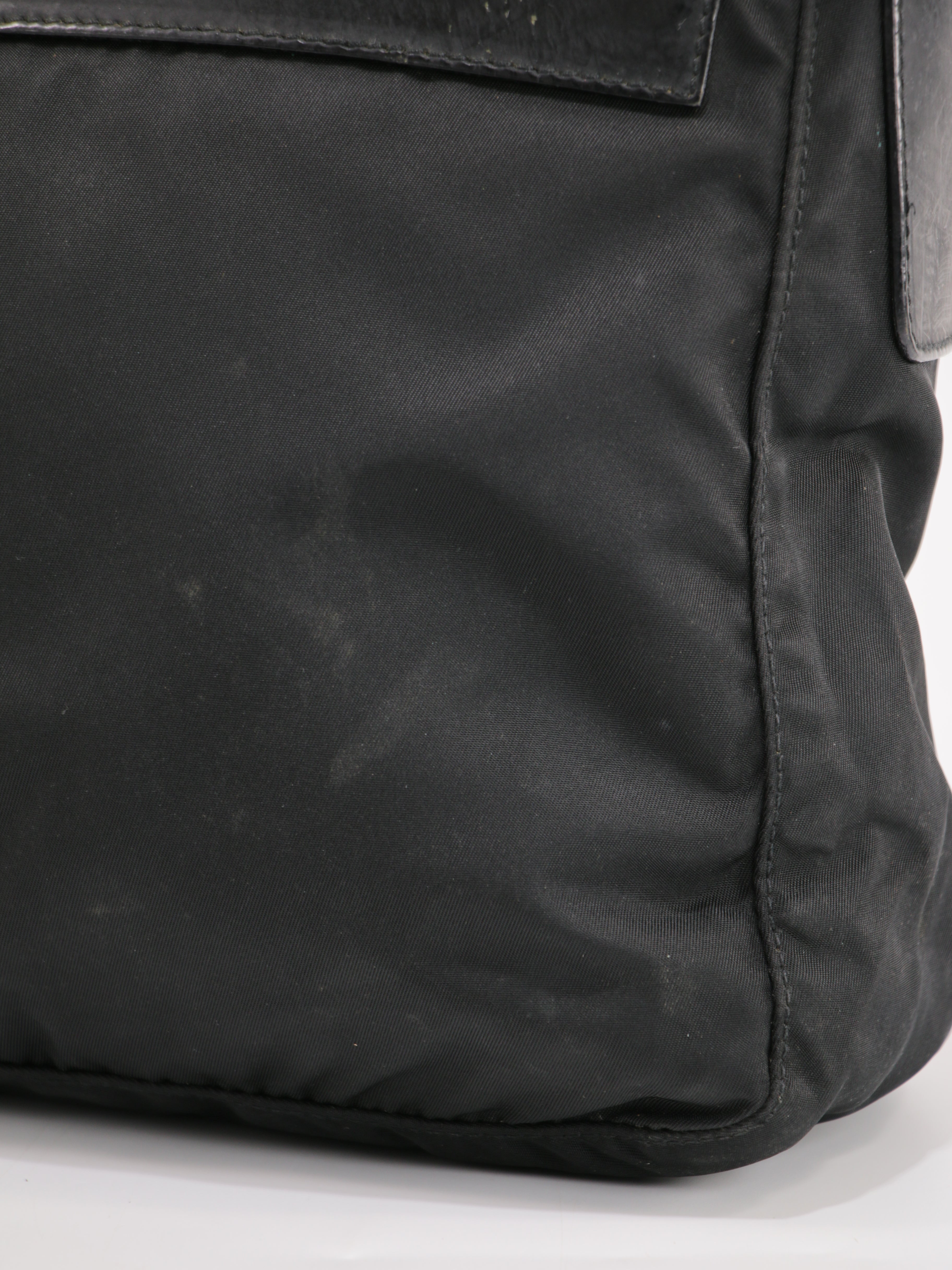 Single Buckle Messenger