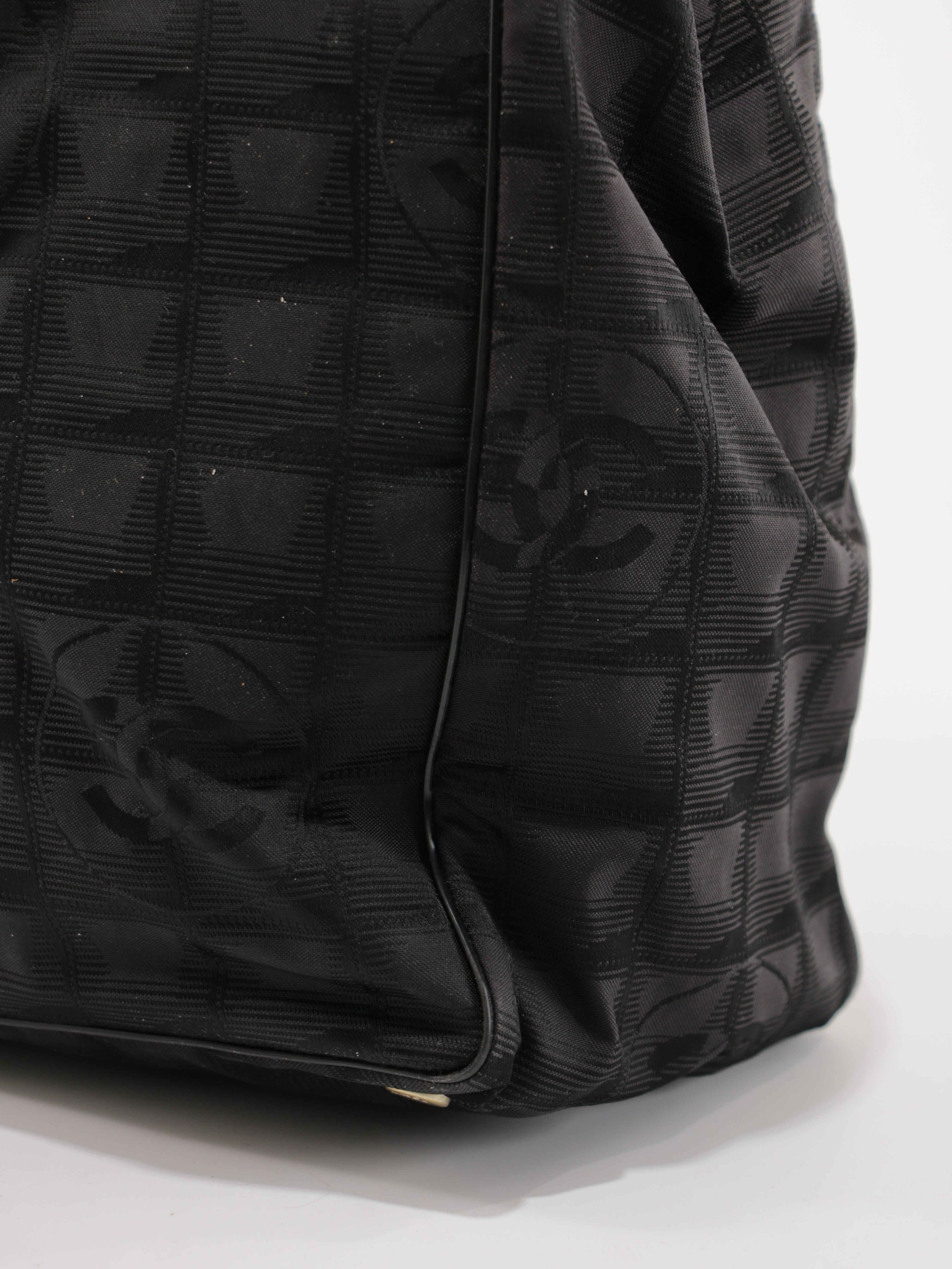 Medium New Travel Line Tote