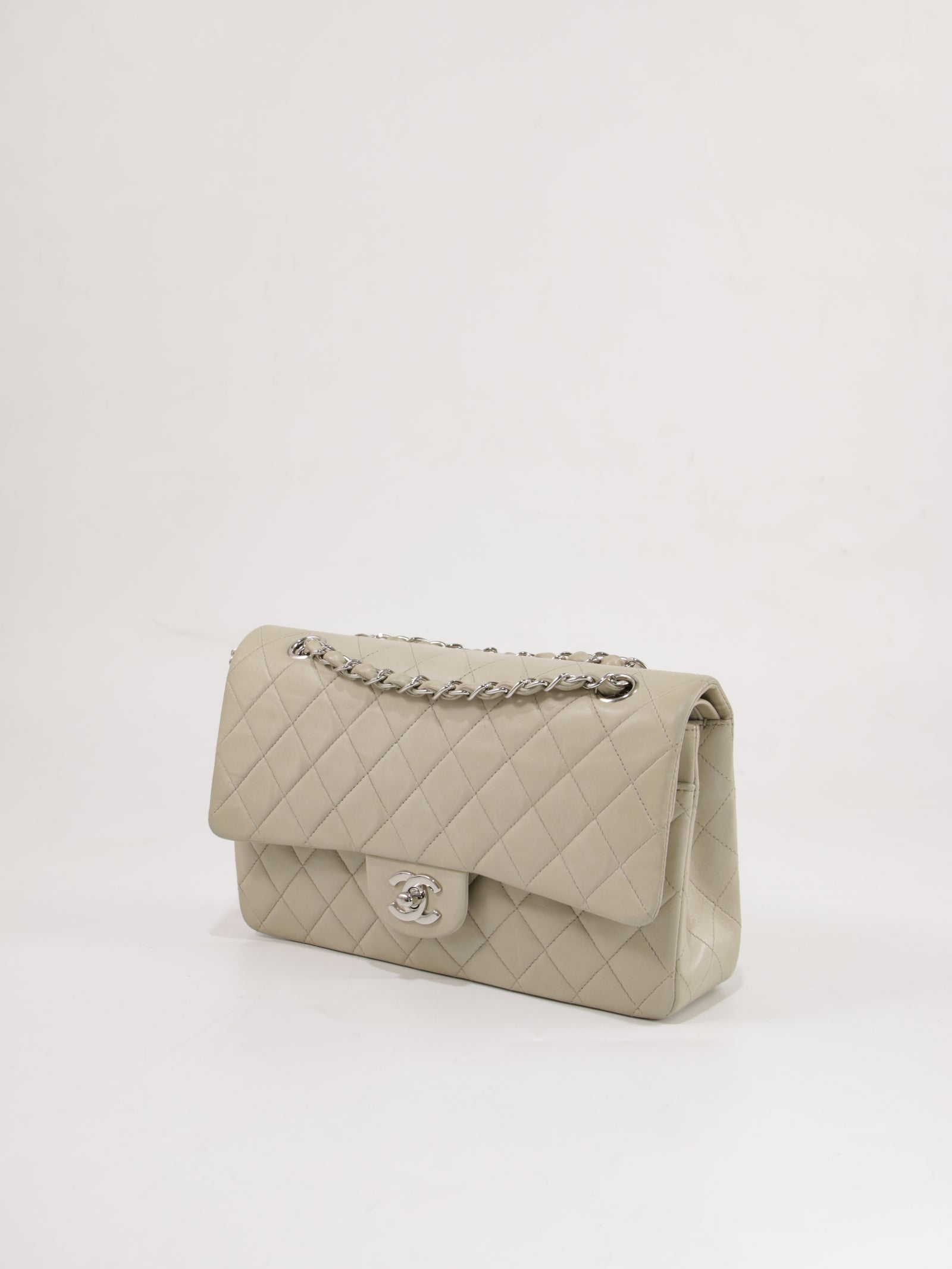 Medium Classic Flap