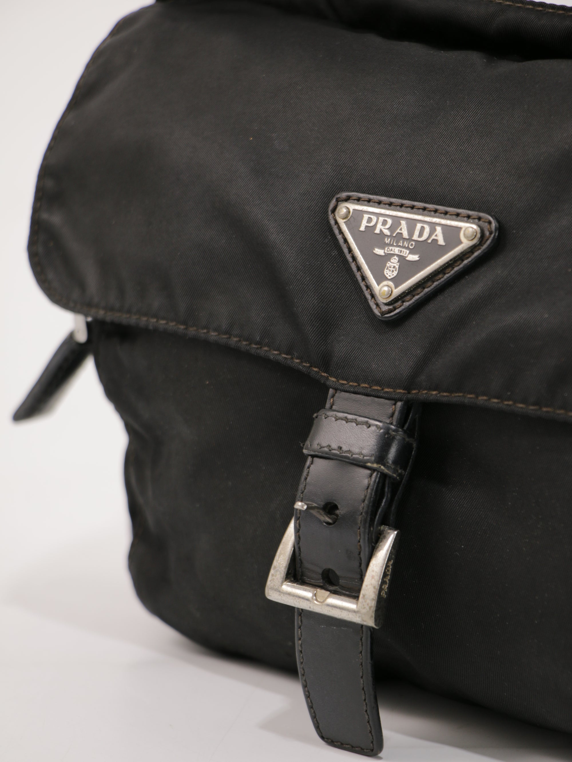 Single Buckle Messenger