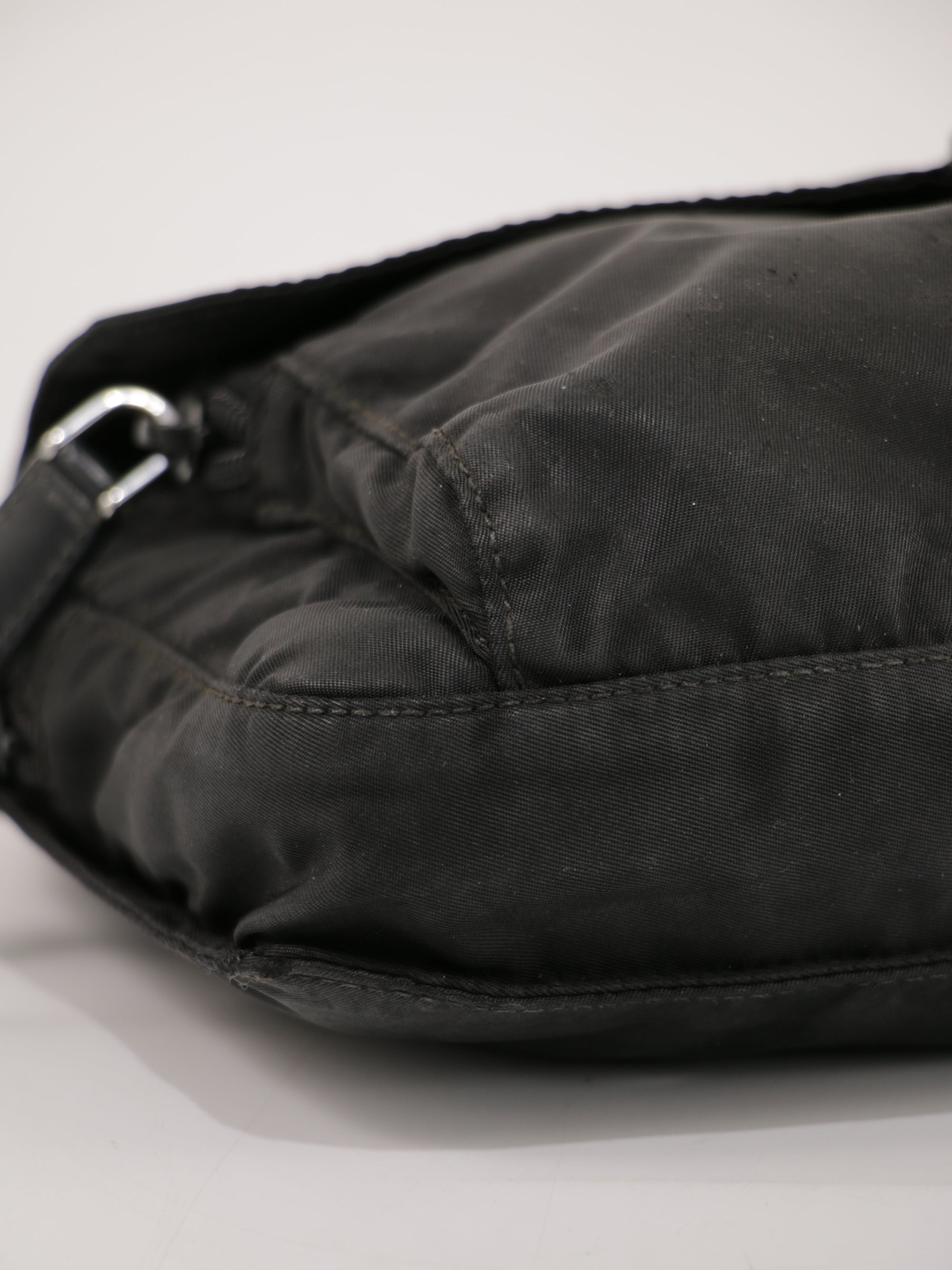 Single Buckle Messenger