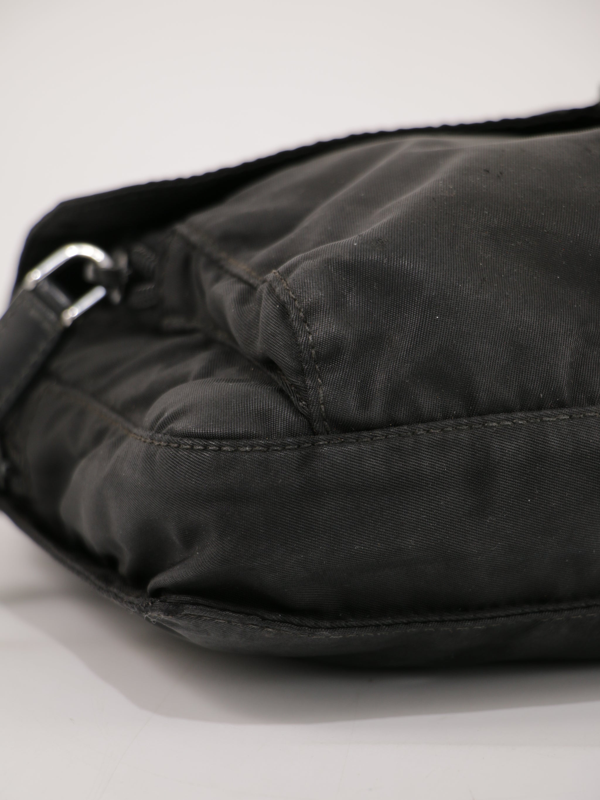 Single Buckle Messenger