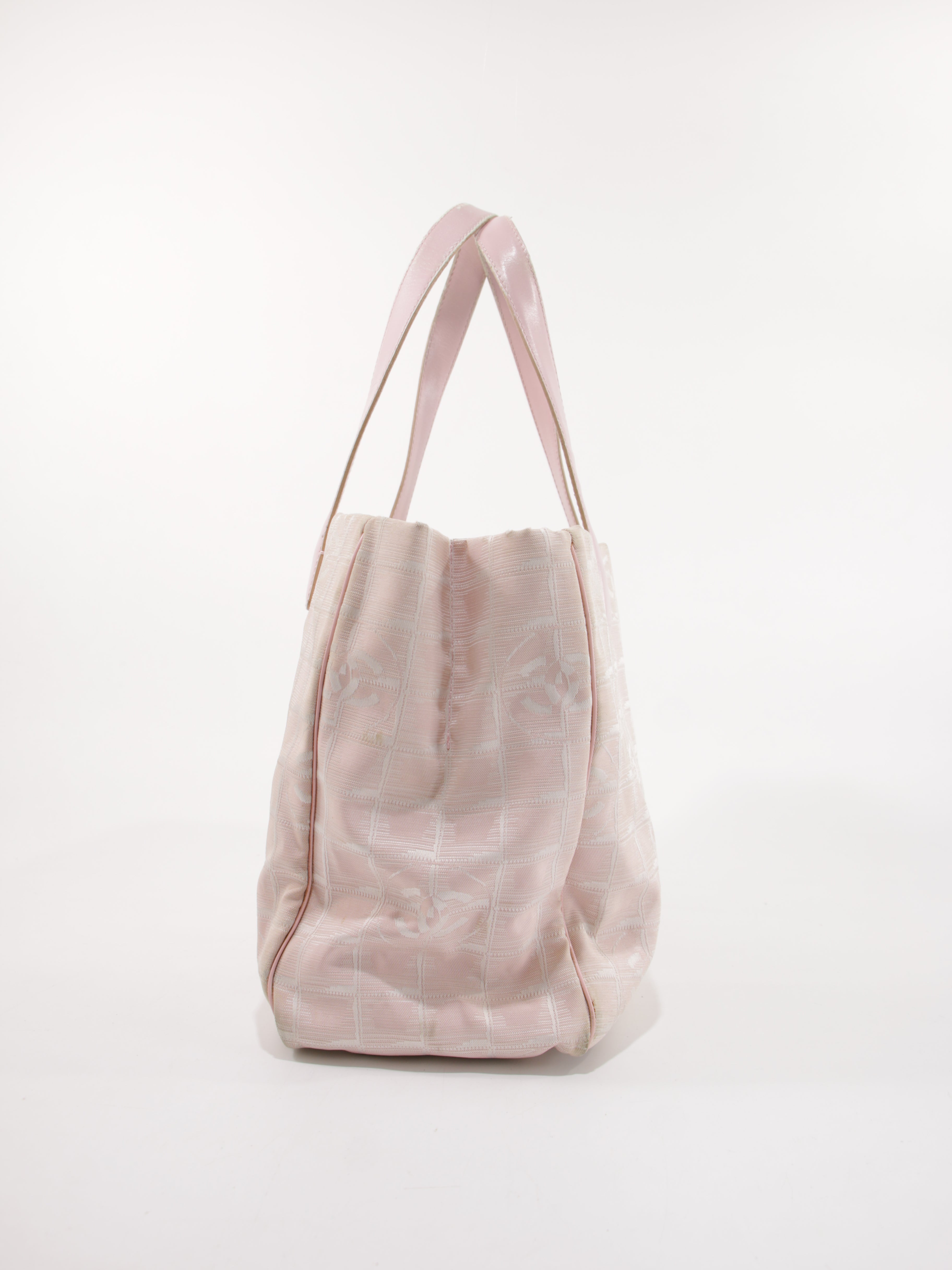 Medium New Travel Line Tote