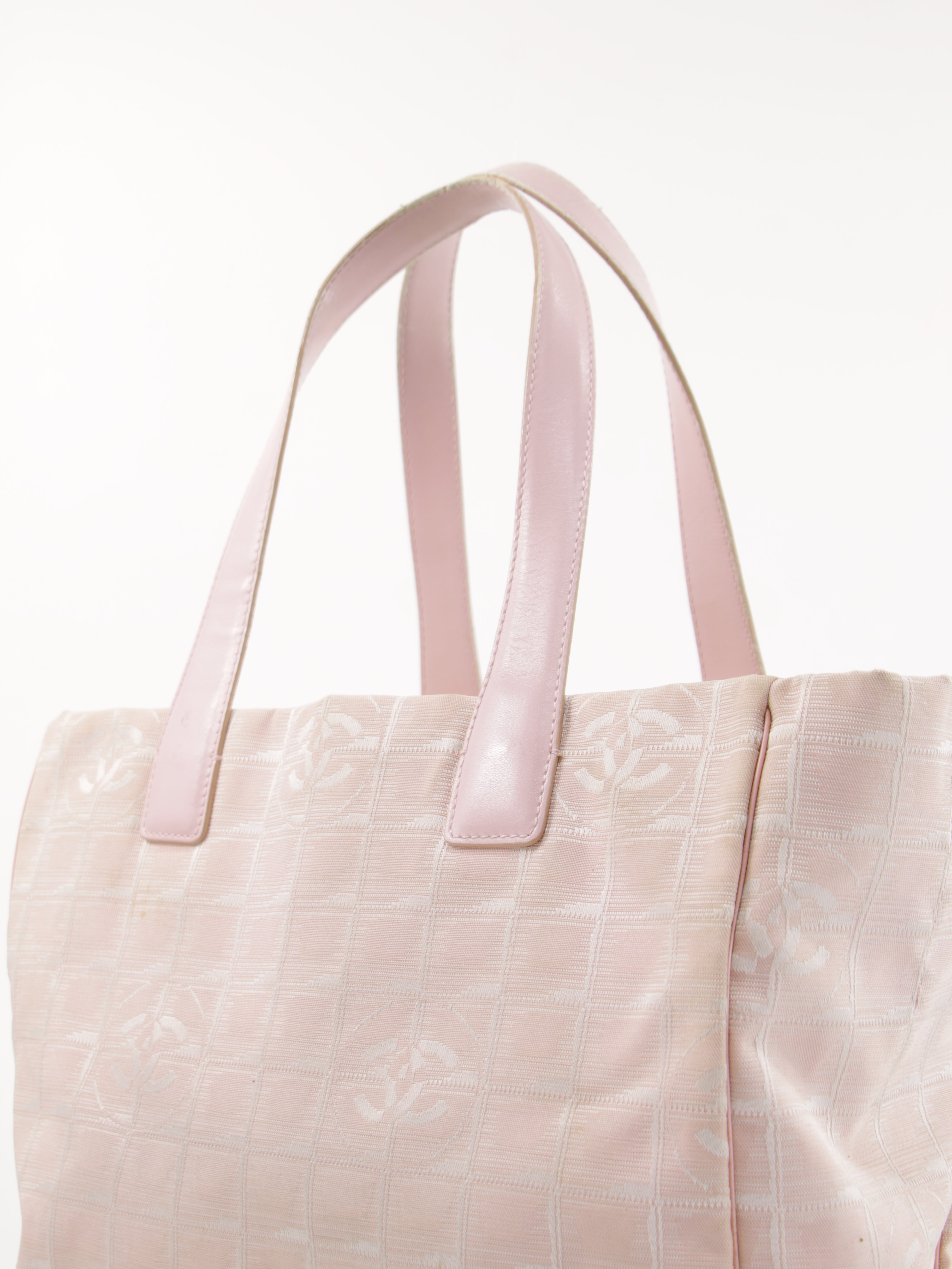 Medium New Travel Line Tote