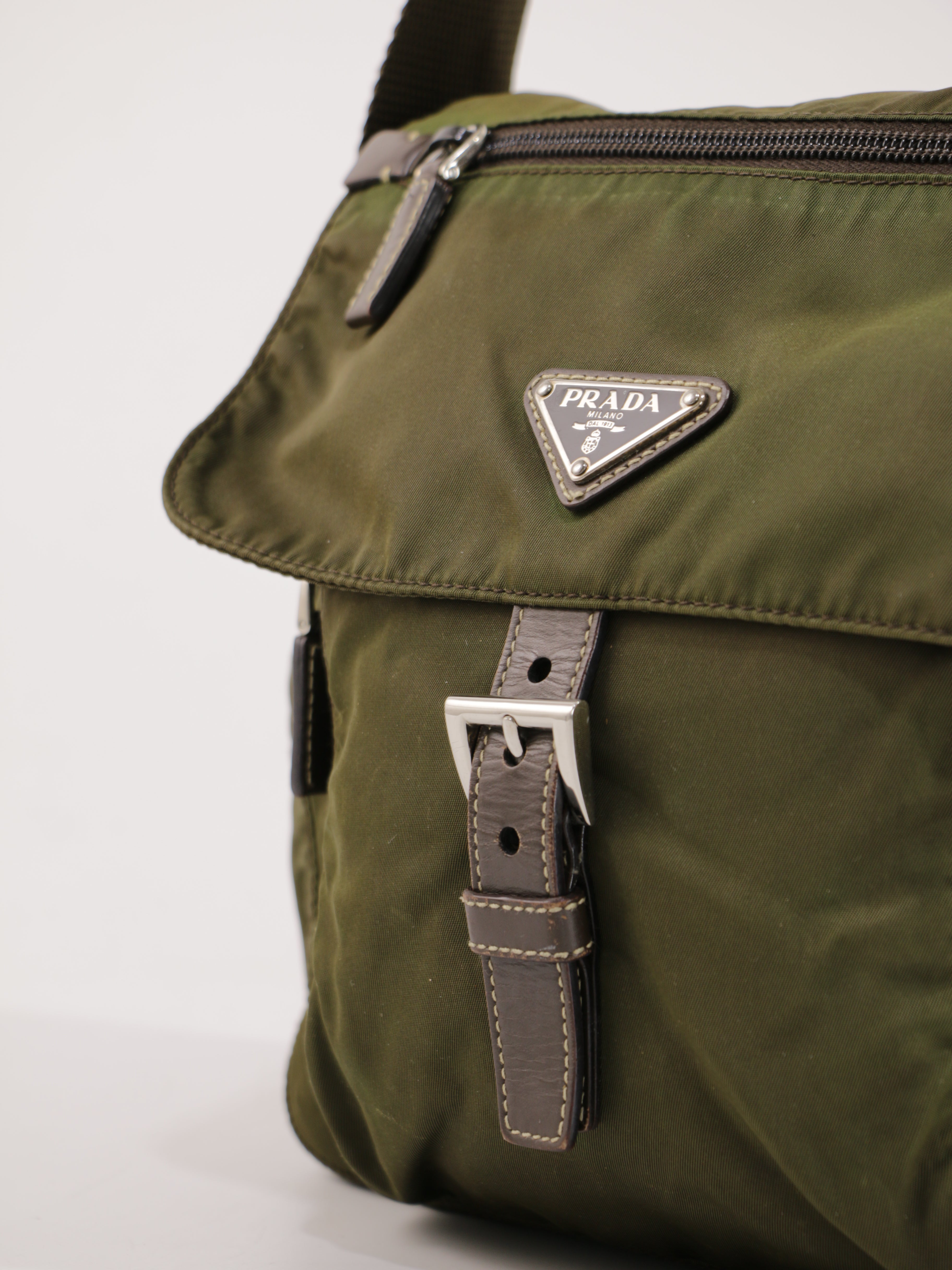 Single Buckle Messenger