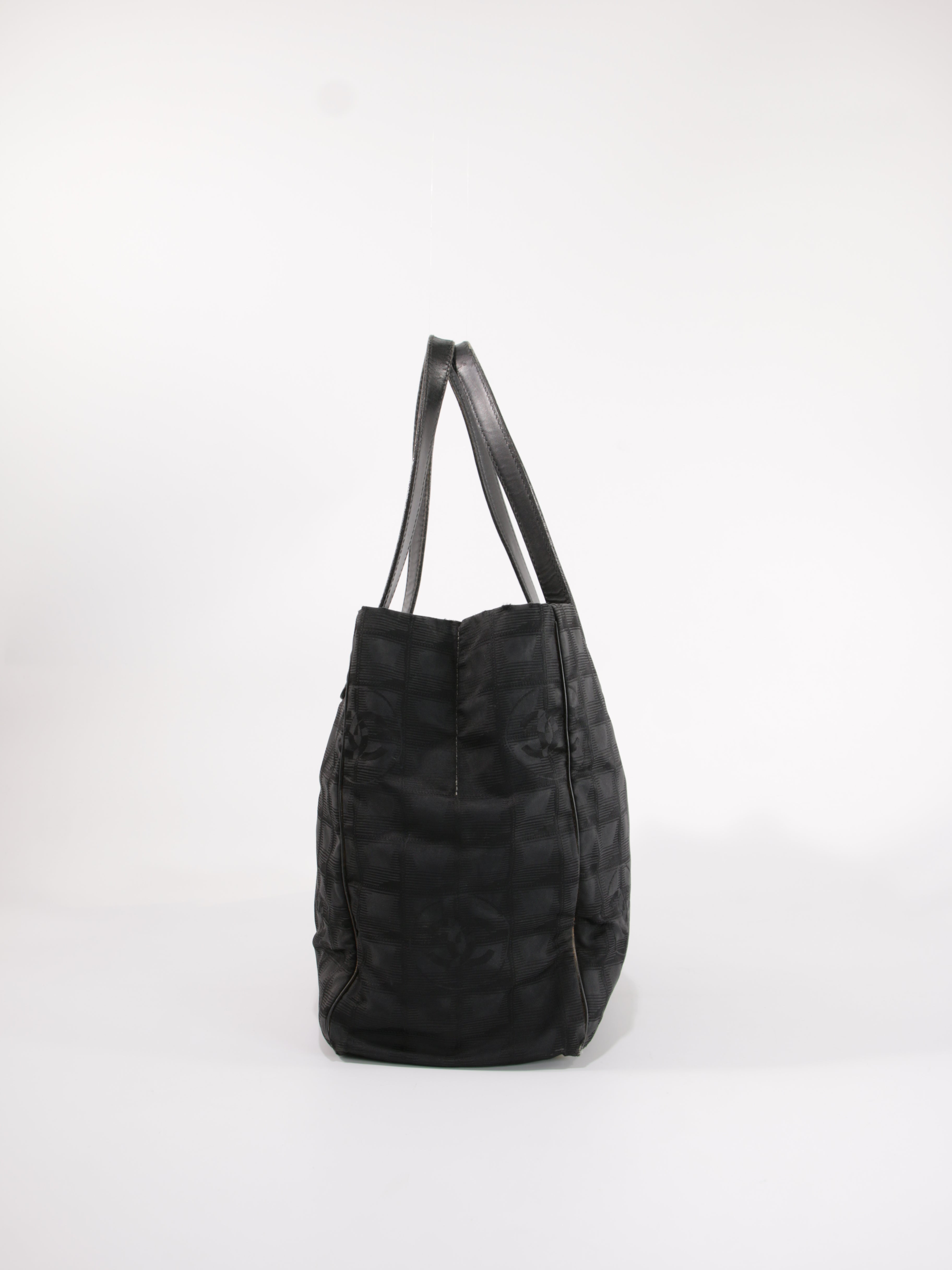 Medium New Travel Line Tote