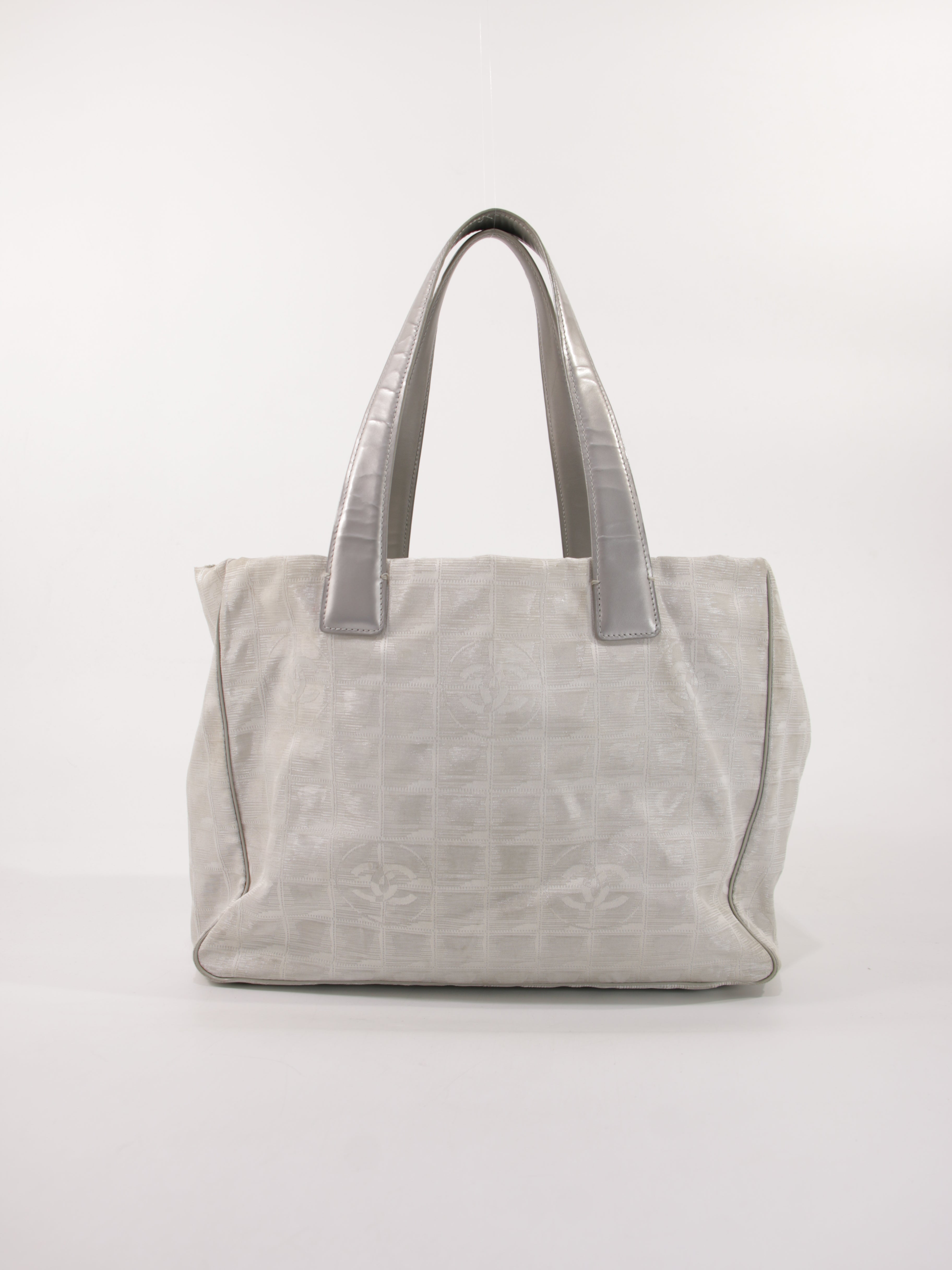 Medium New Travel Line Tote
