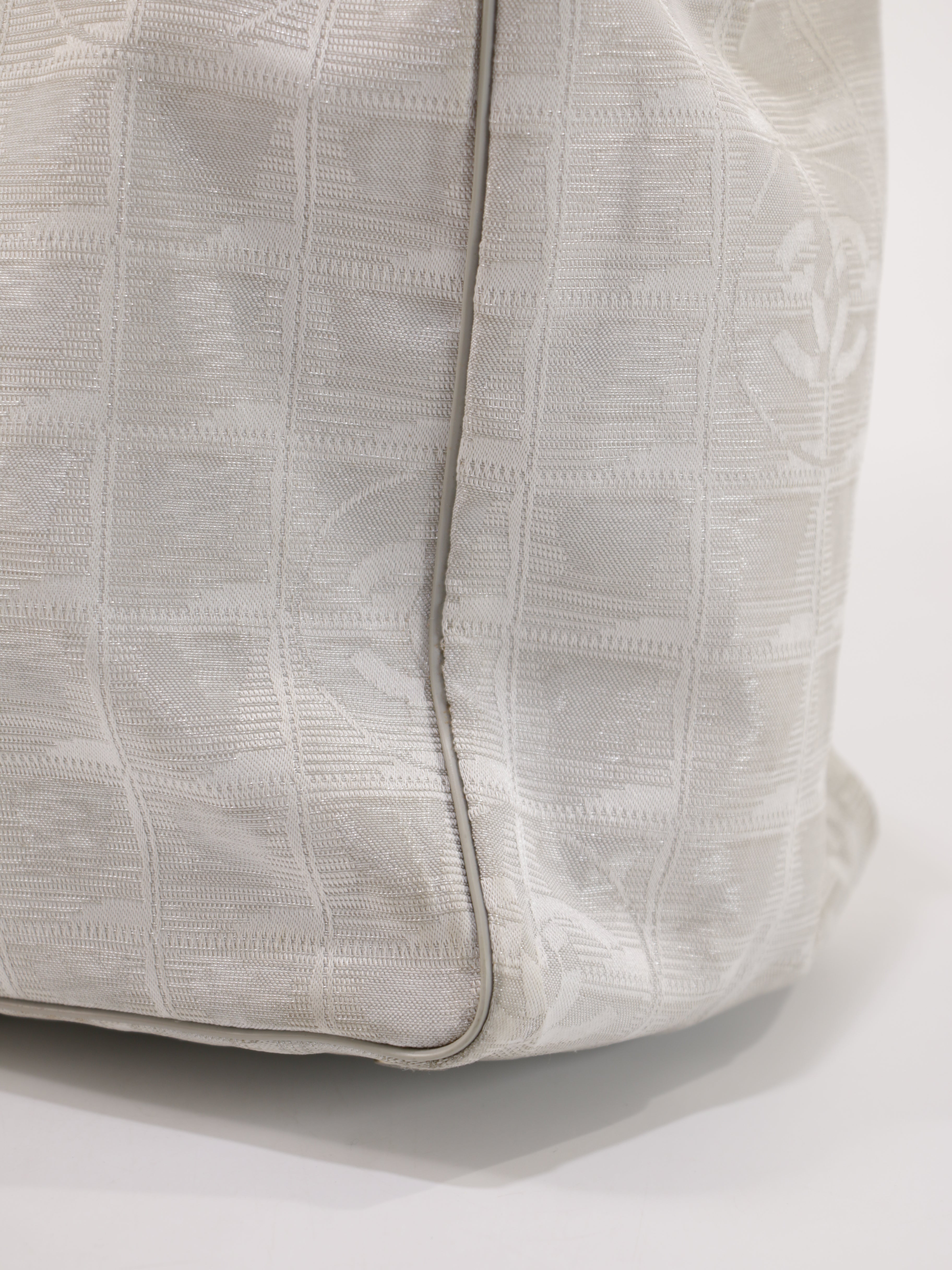 Medium New Travel Line Tote