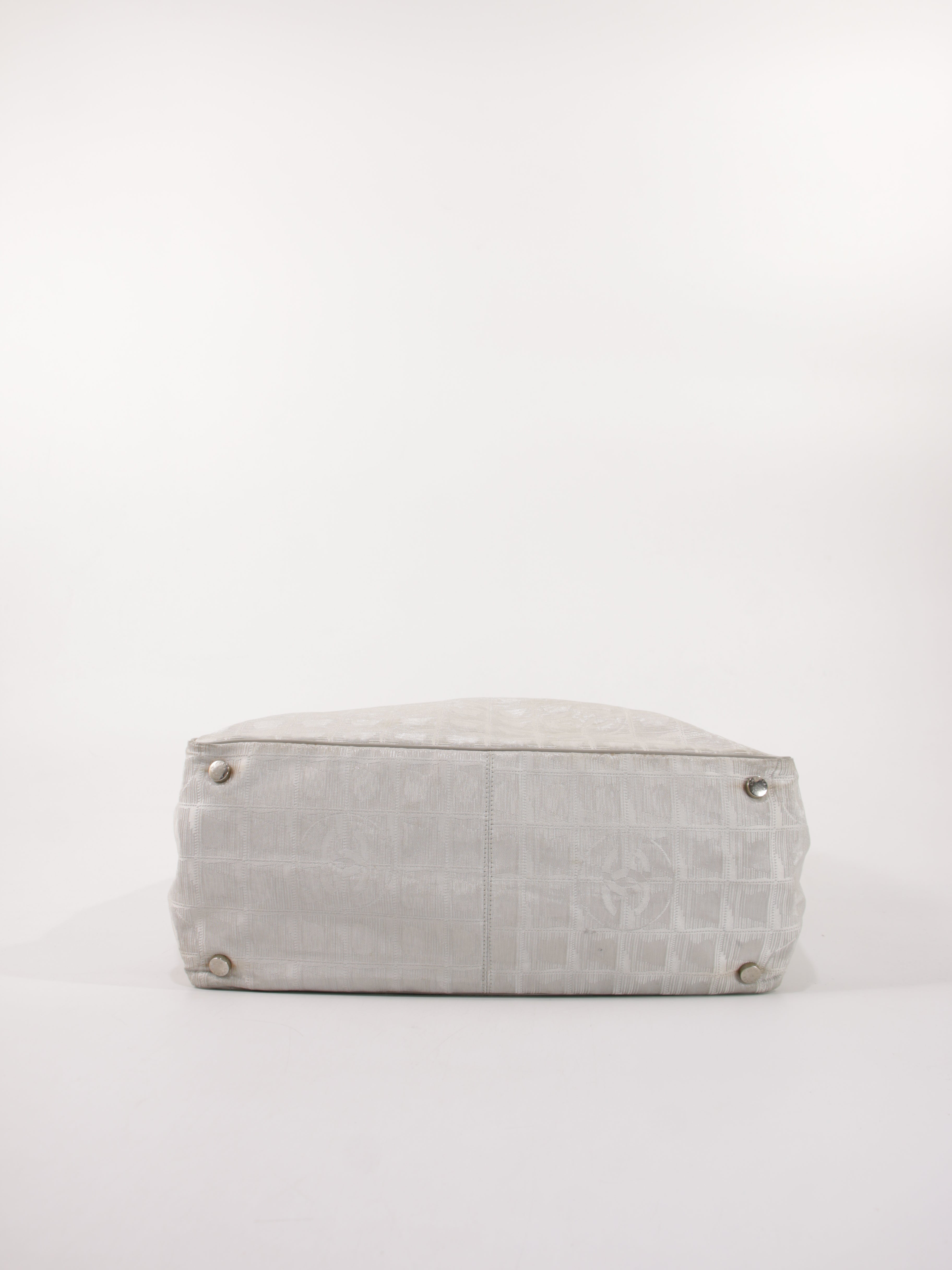 Medium New Travel Line Tote