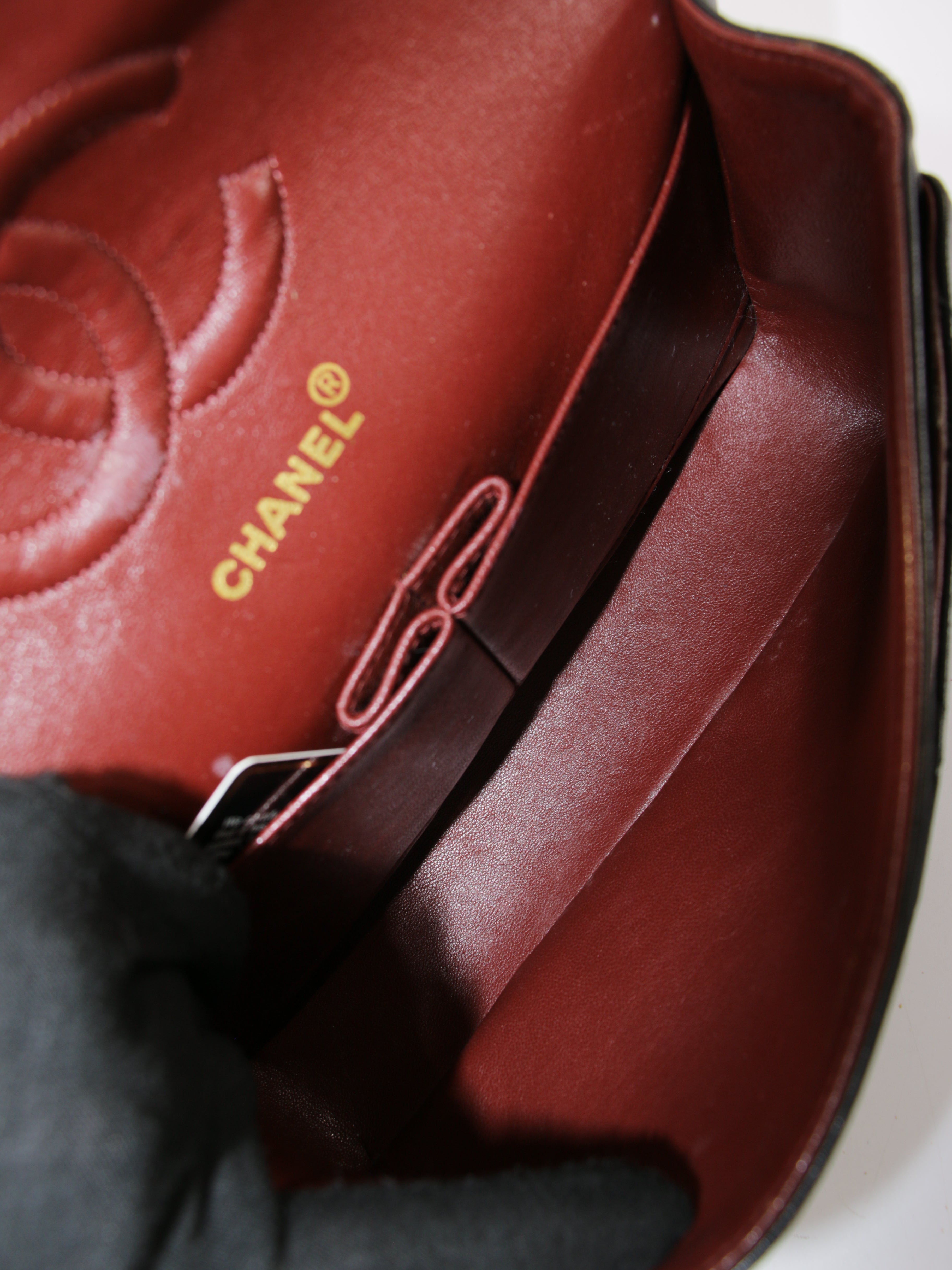 Medium Classic Flap
