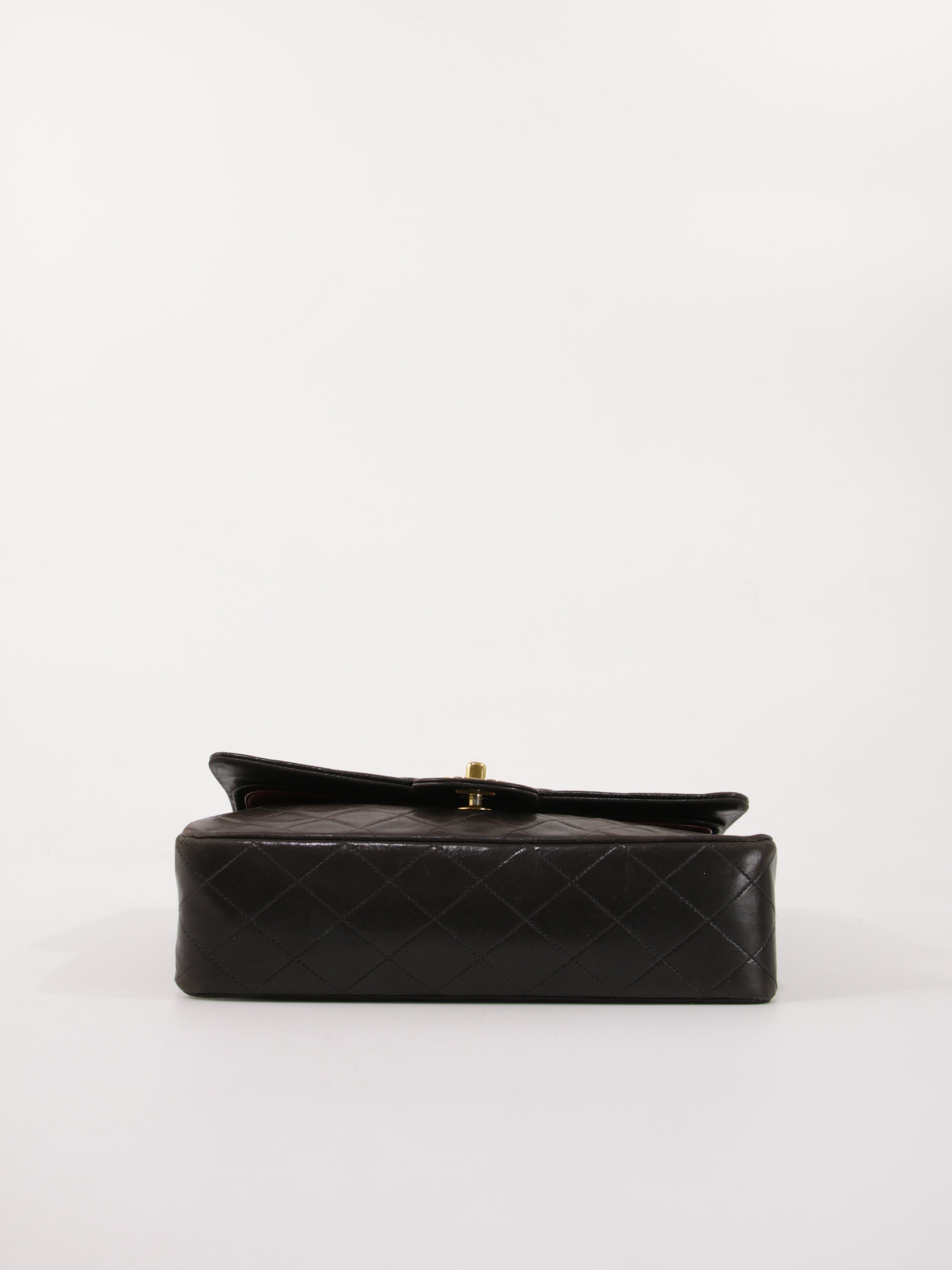 Medium Classic Flap