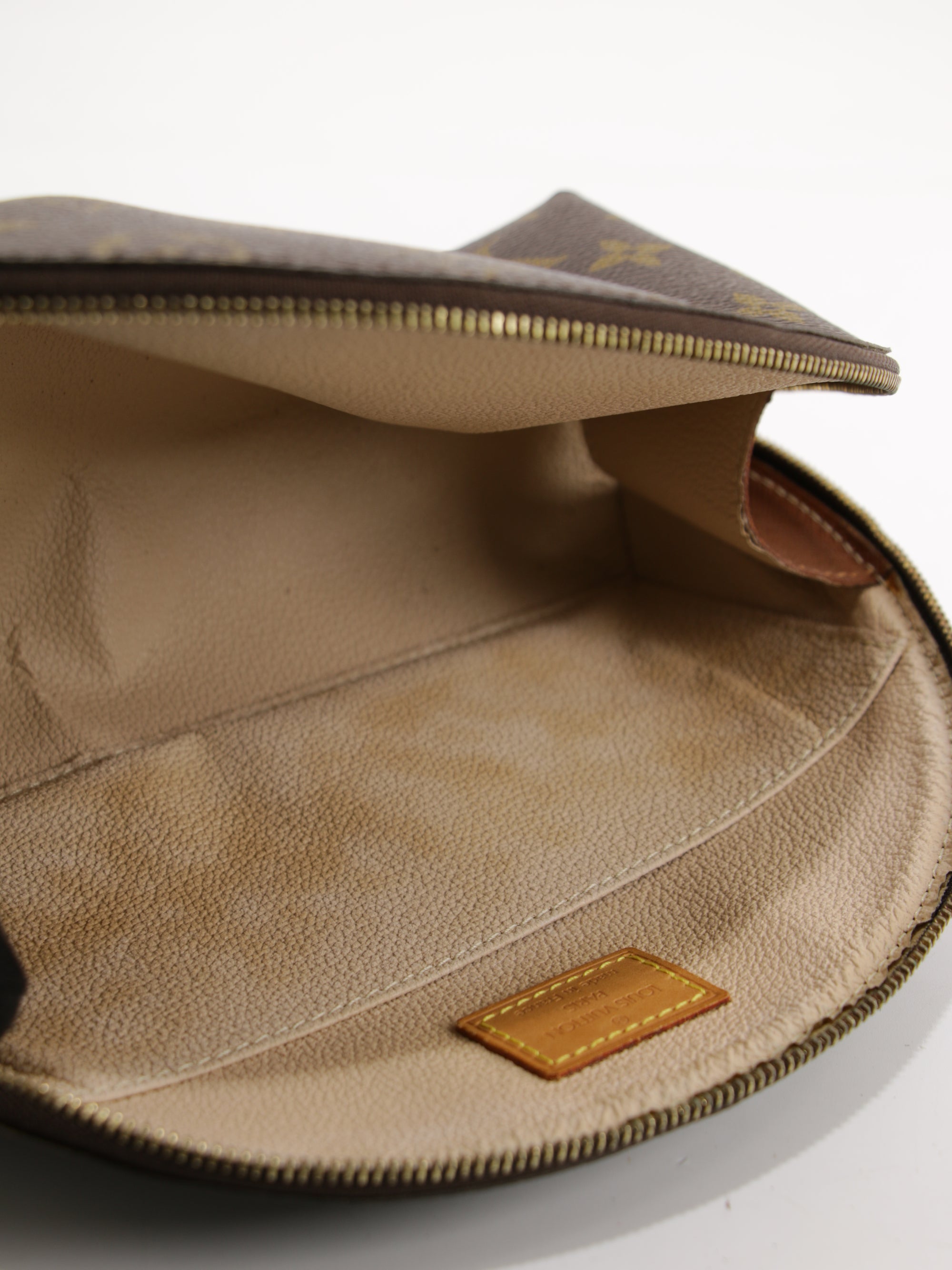 Cosmetic pouch