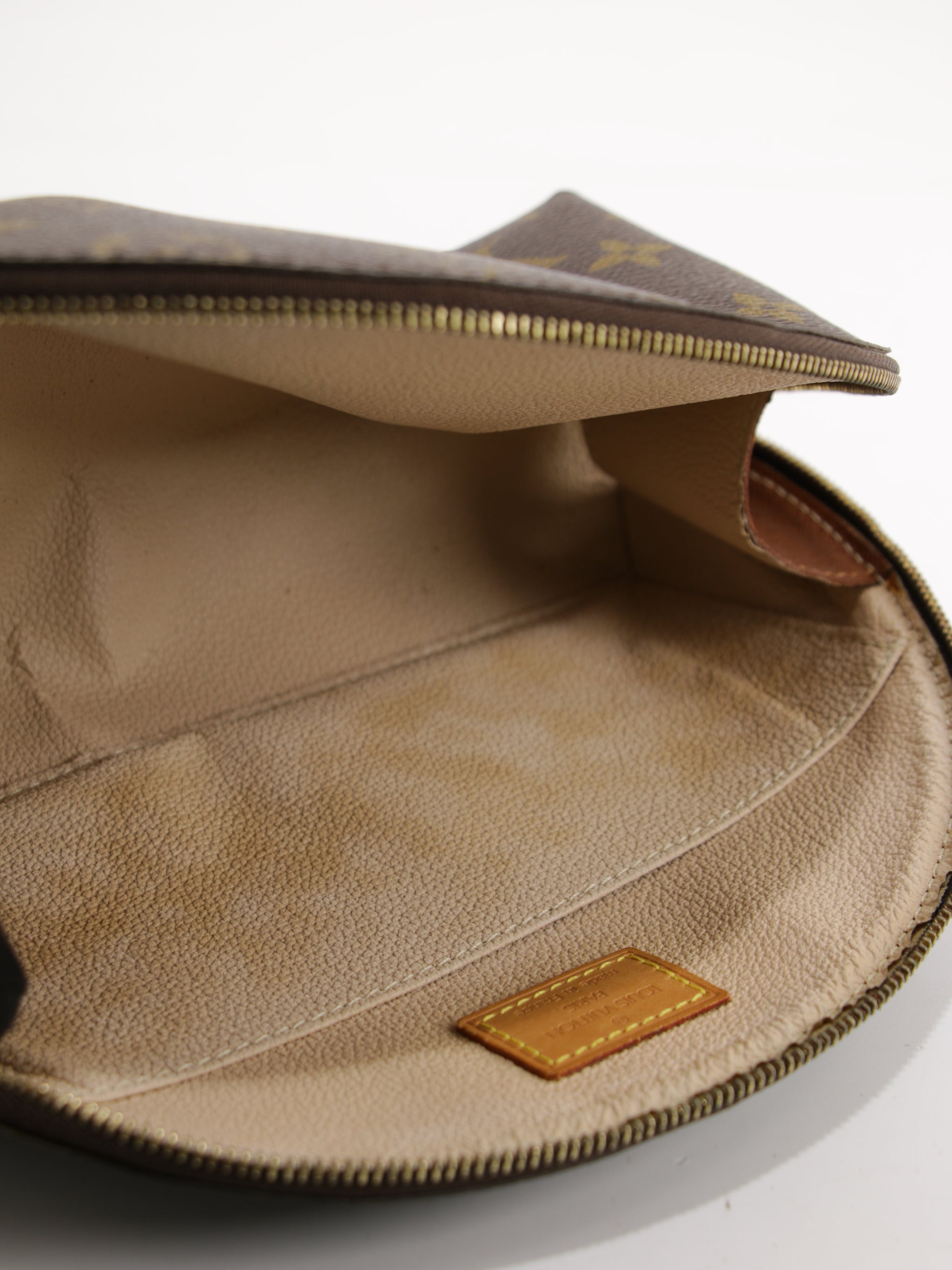 Cosmetic pouch