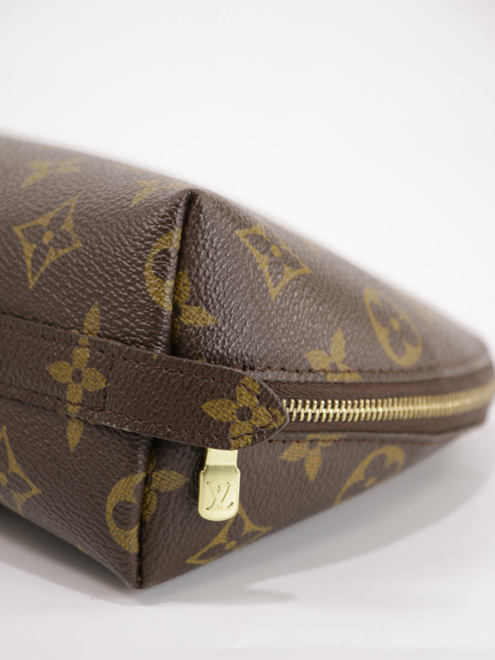 Cosmetic pouch