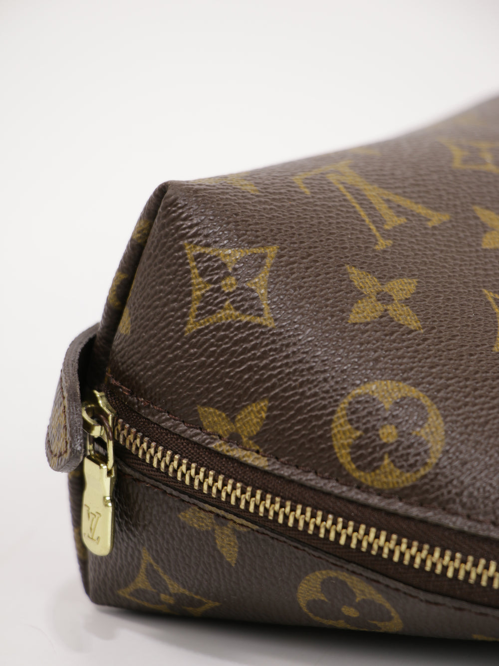 Cosmetic pouch