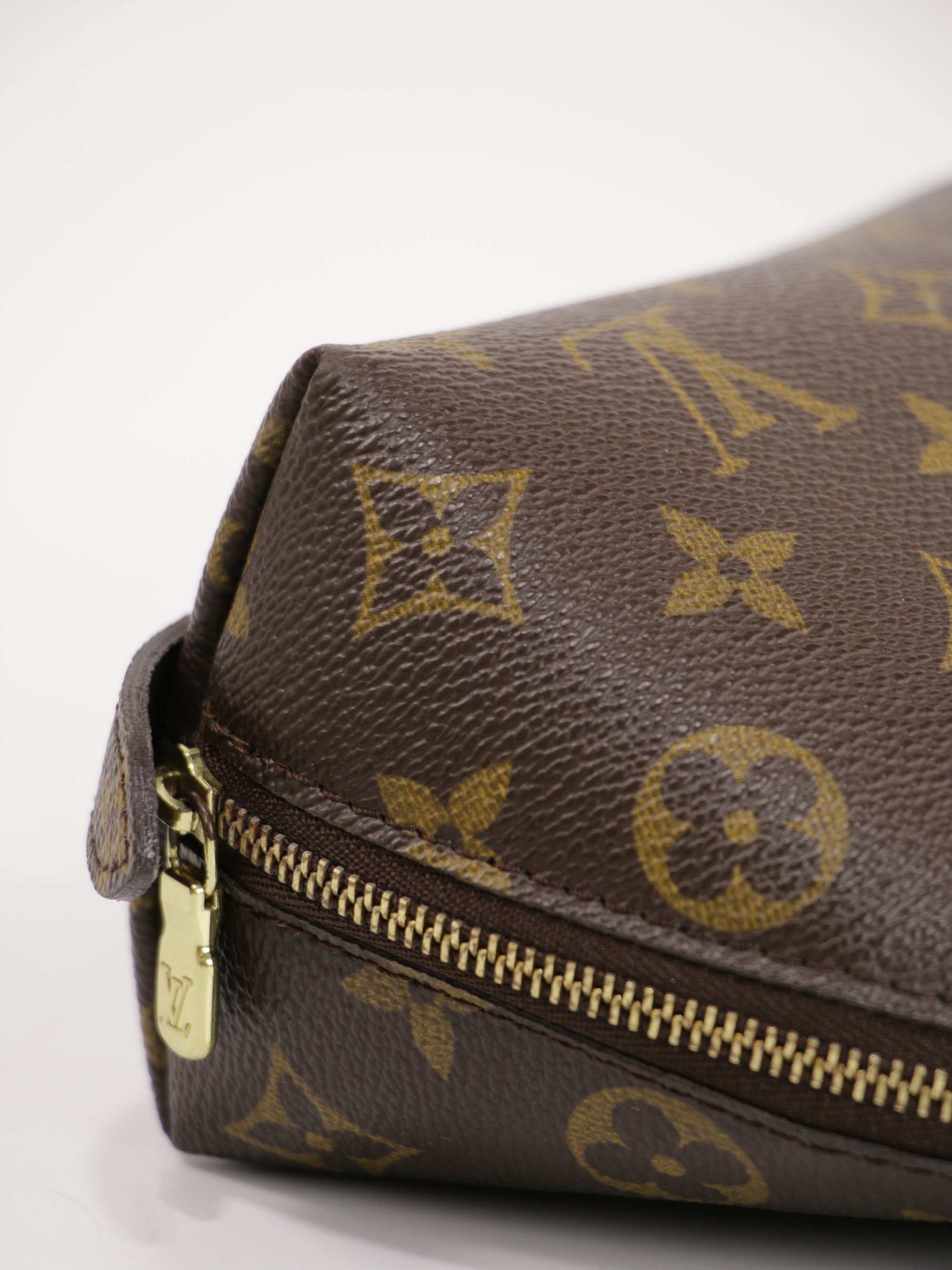 Cosmetic pouch