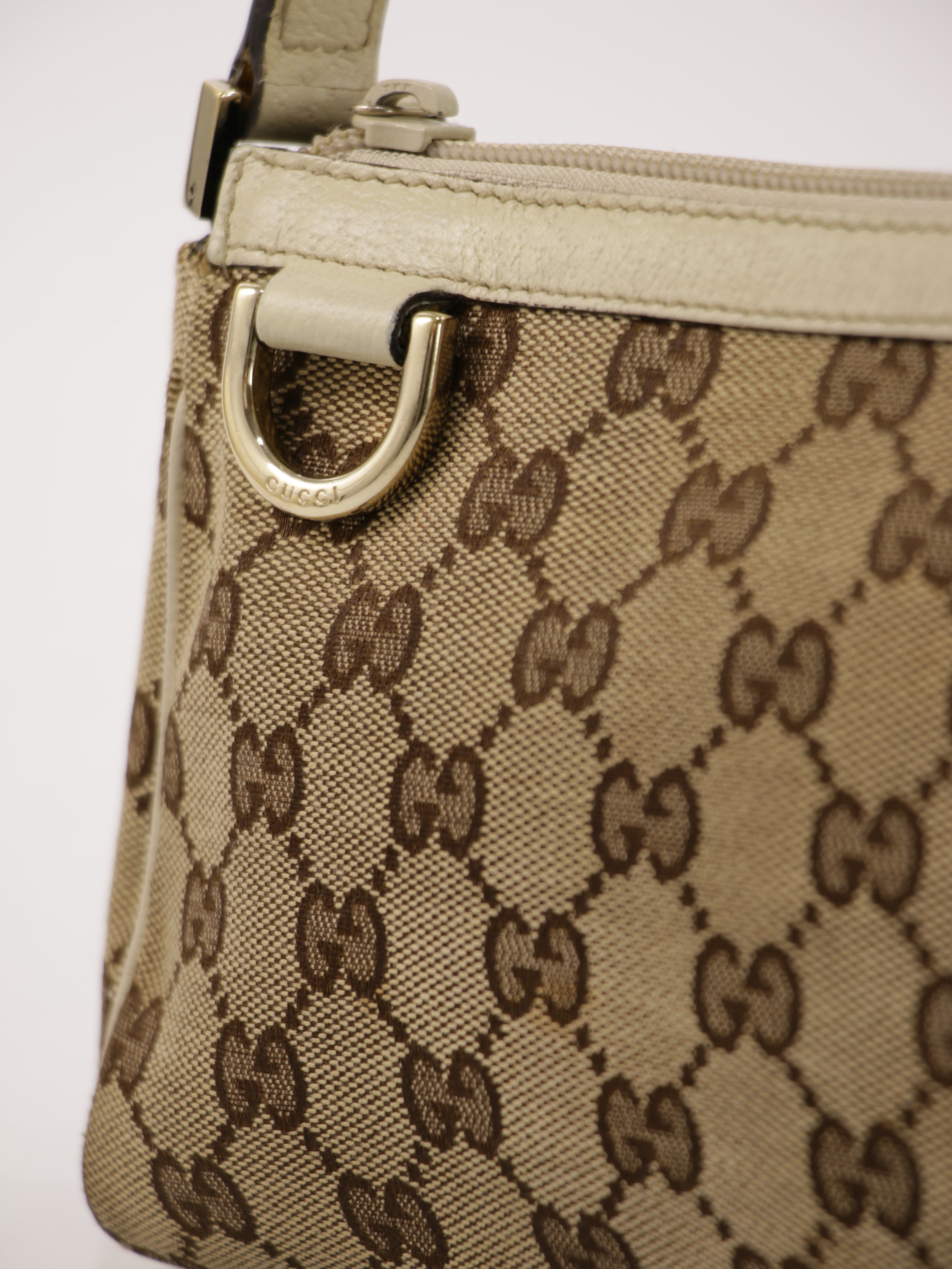 Abbey D-Ring Pochette