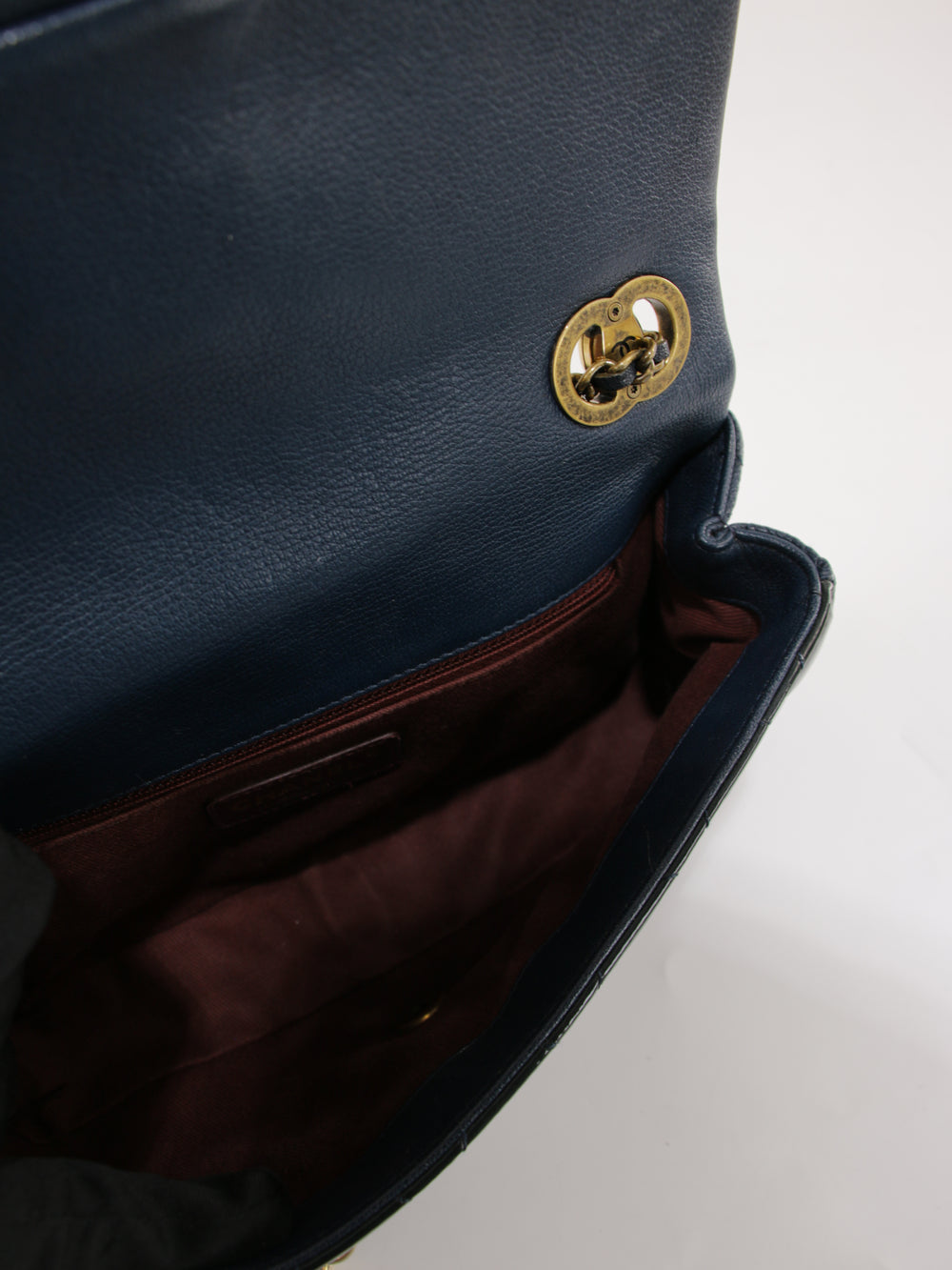 Medium Classic Flap