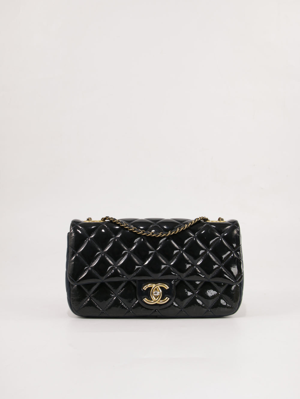 Medium Classic Flap
