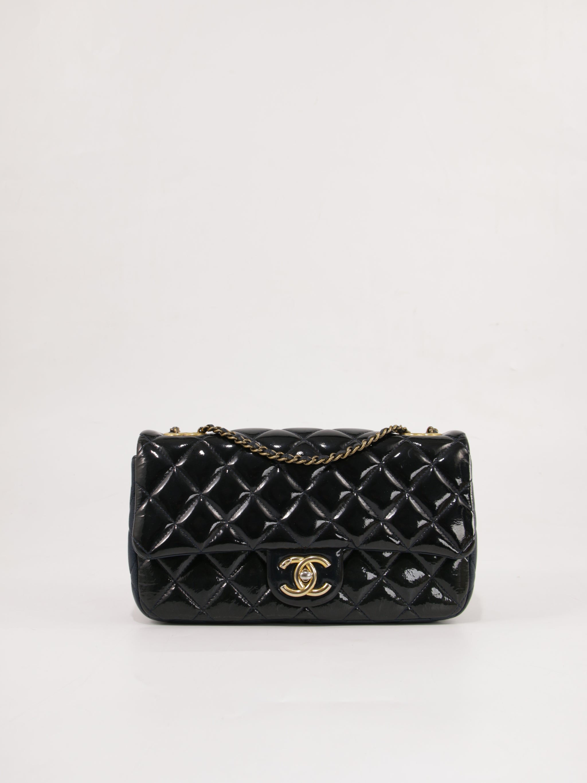 Medium Classic Flap
