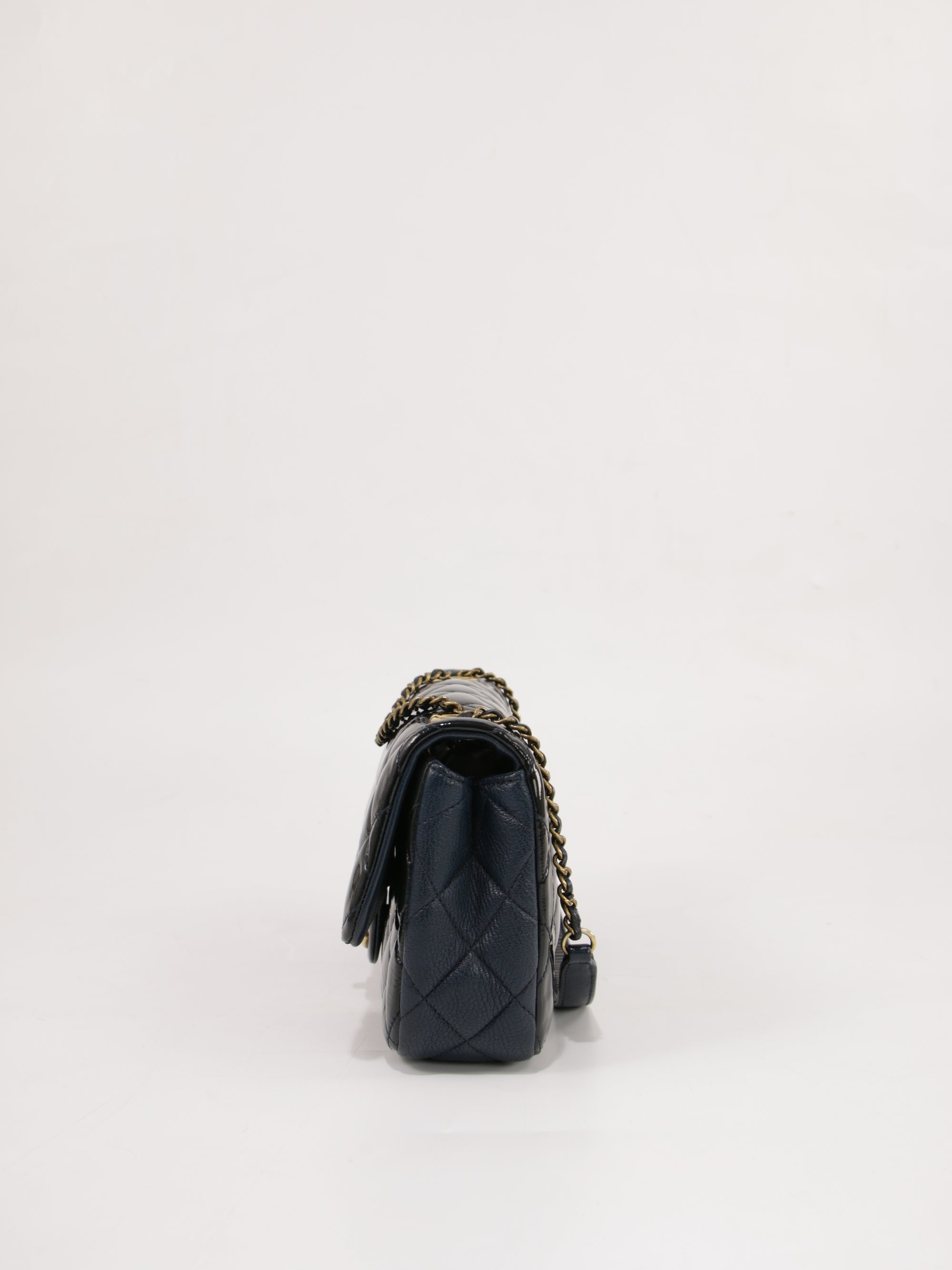 Medium Classic Flap