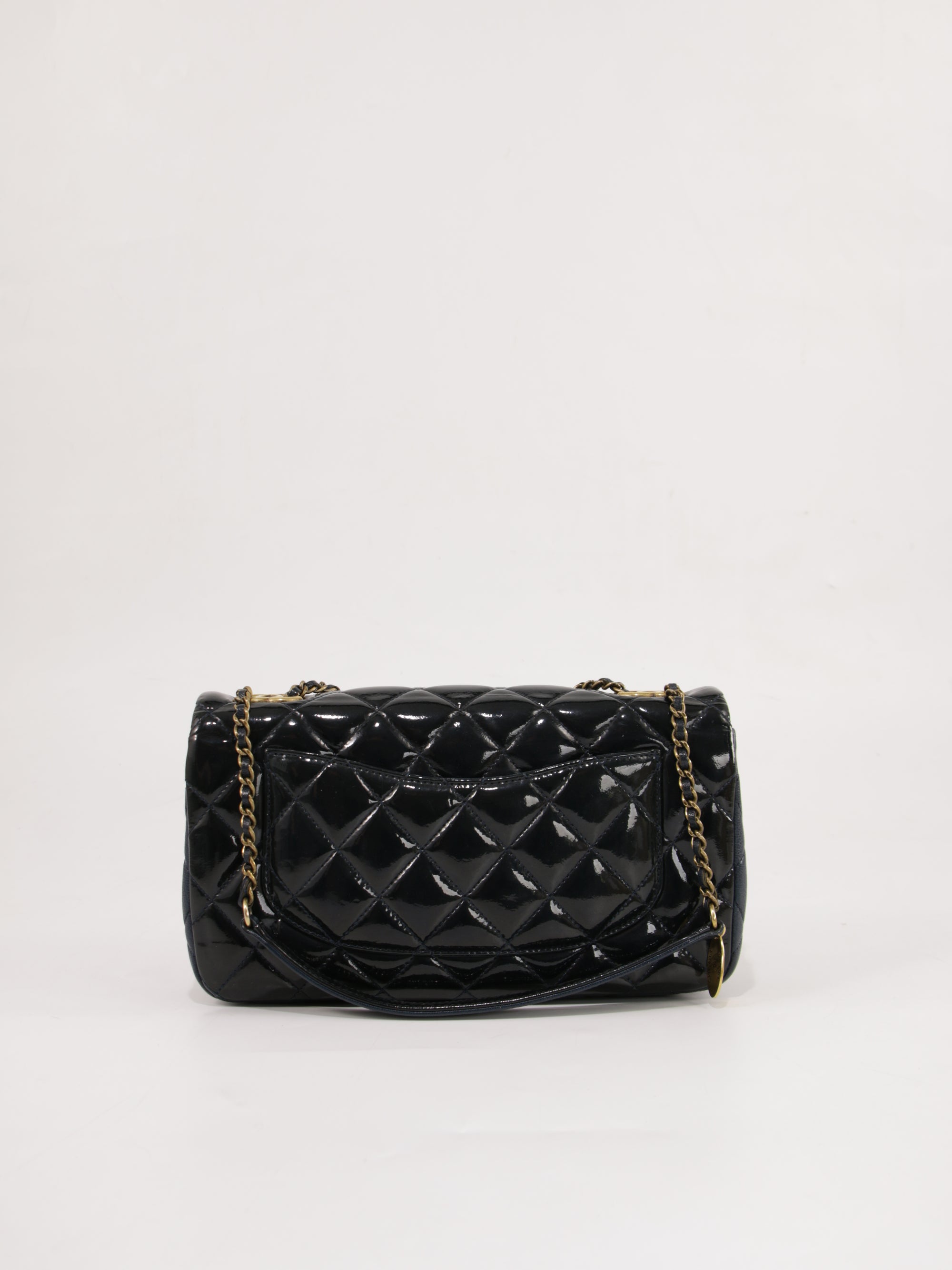 Medium Classic Flap