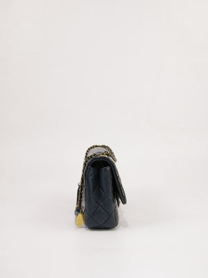 Medium Classic Flap
