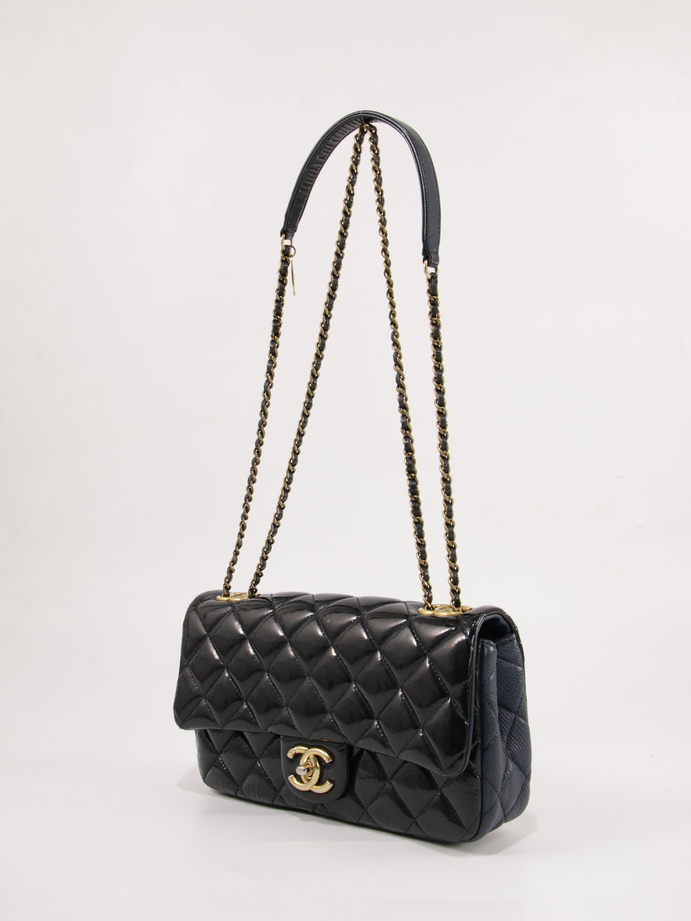 Medium Classic Flap