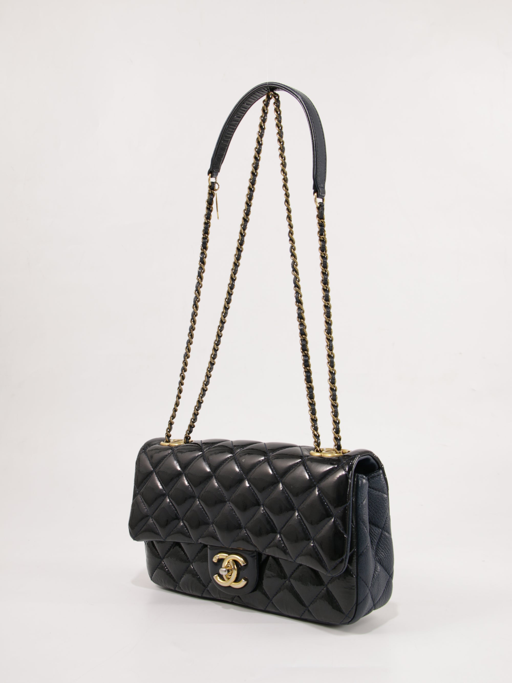 Medium Classic Flap