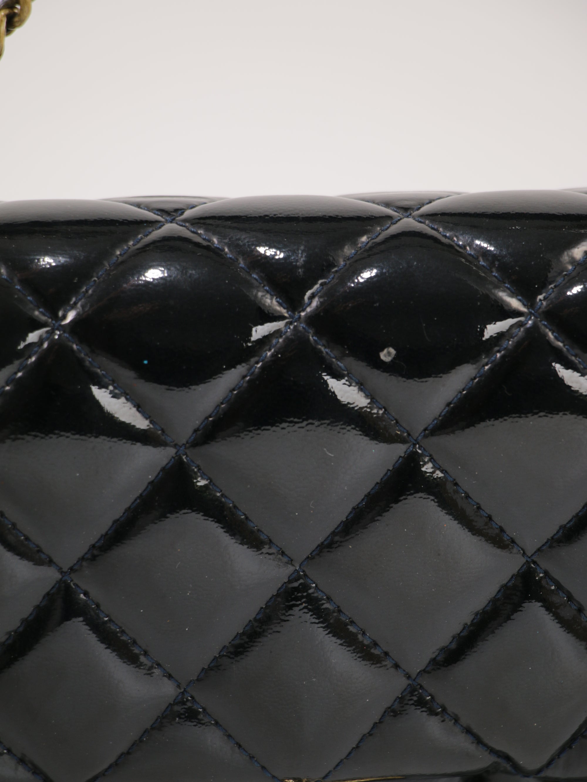 Medium Classic Flap