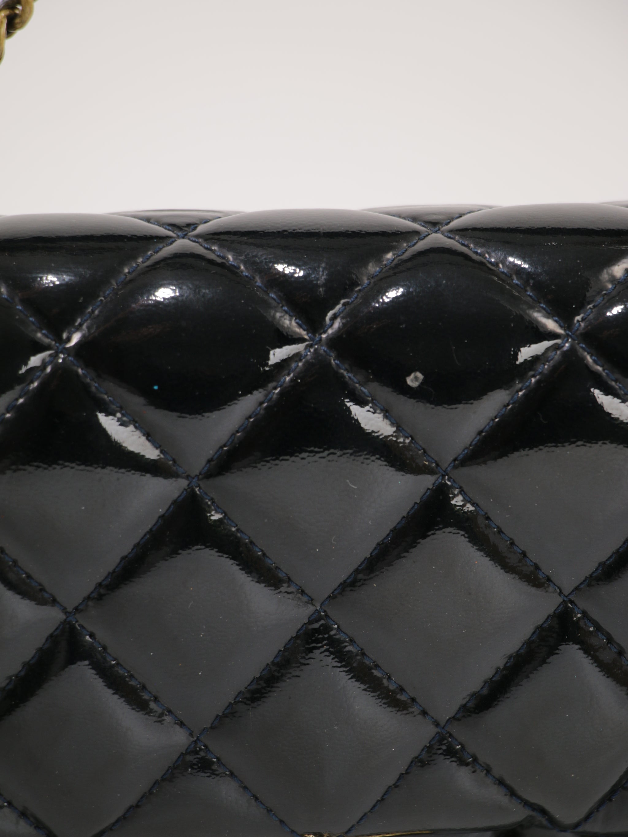 Medium Classic Flap