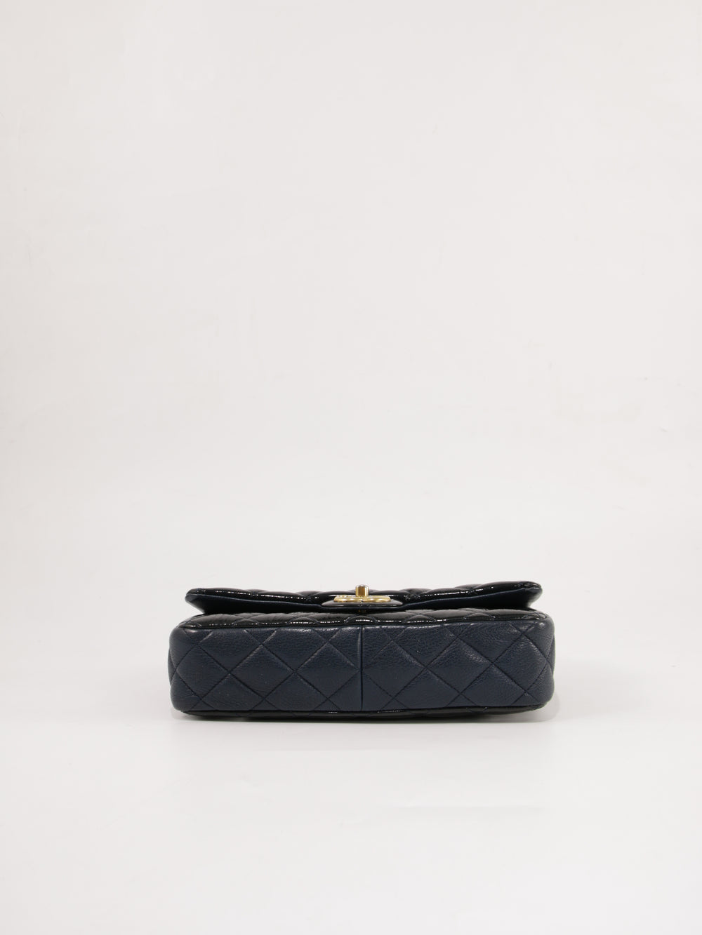 Medium Classic Flap