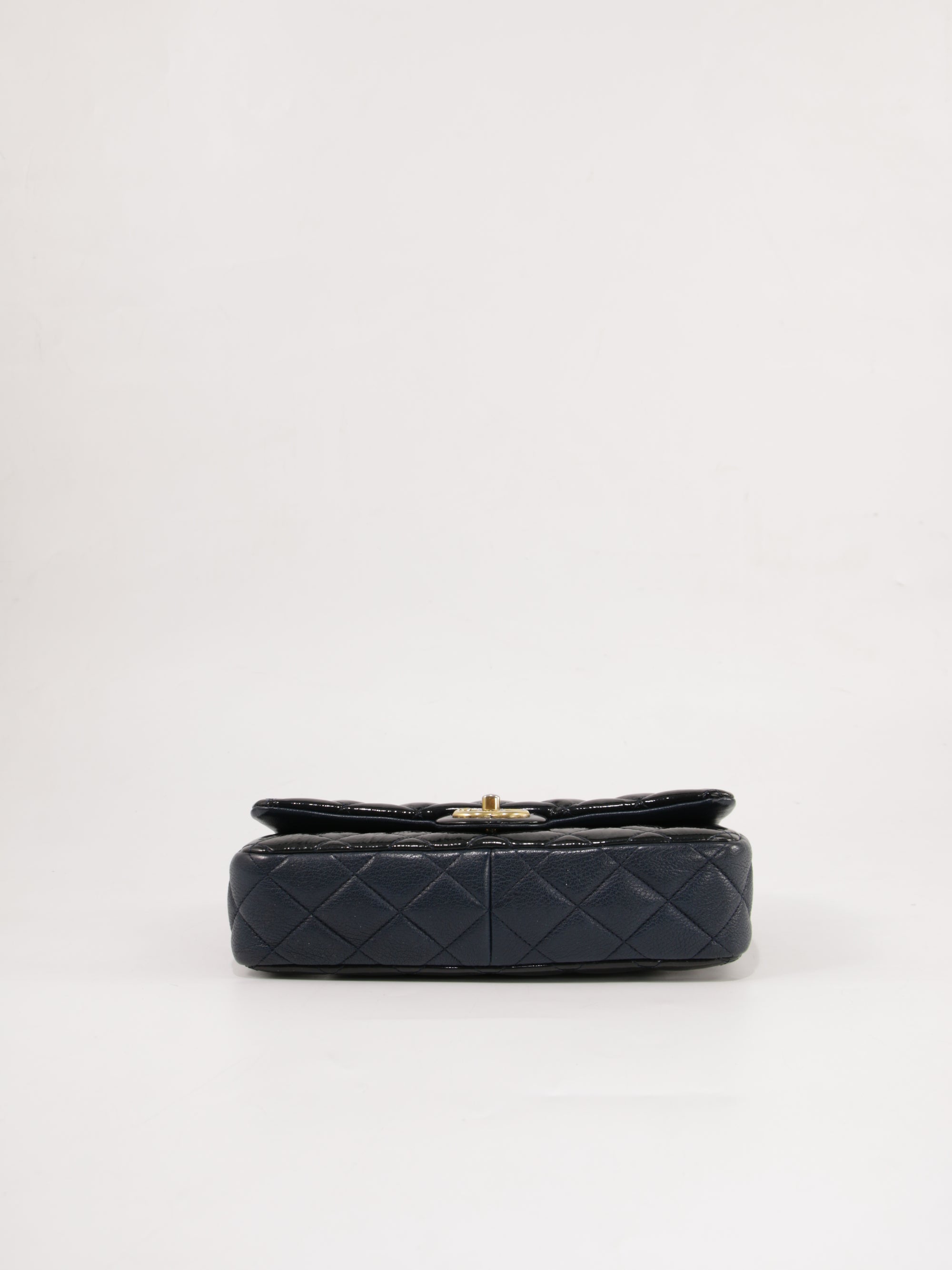 Medium Classic Flap