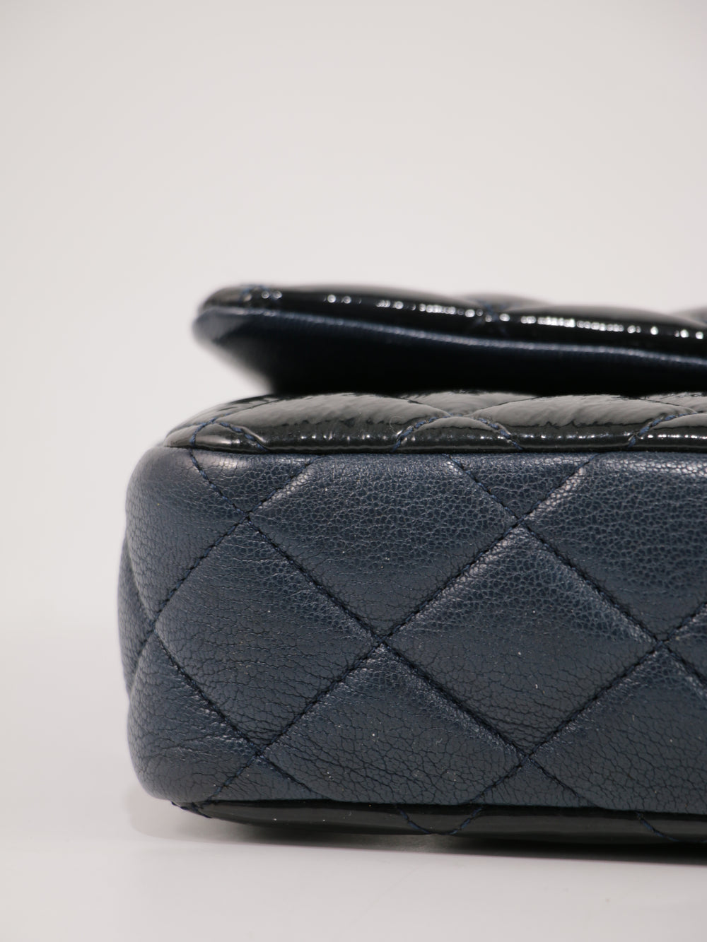 Medium Classic Flap