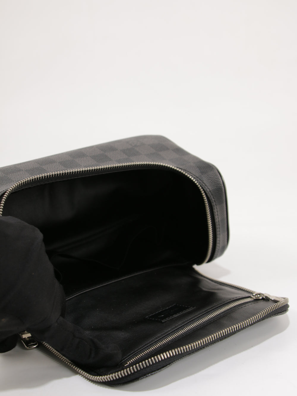 Cosmetic pouch