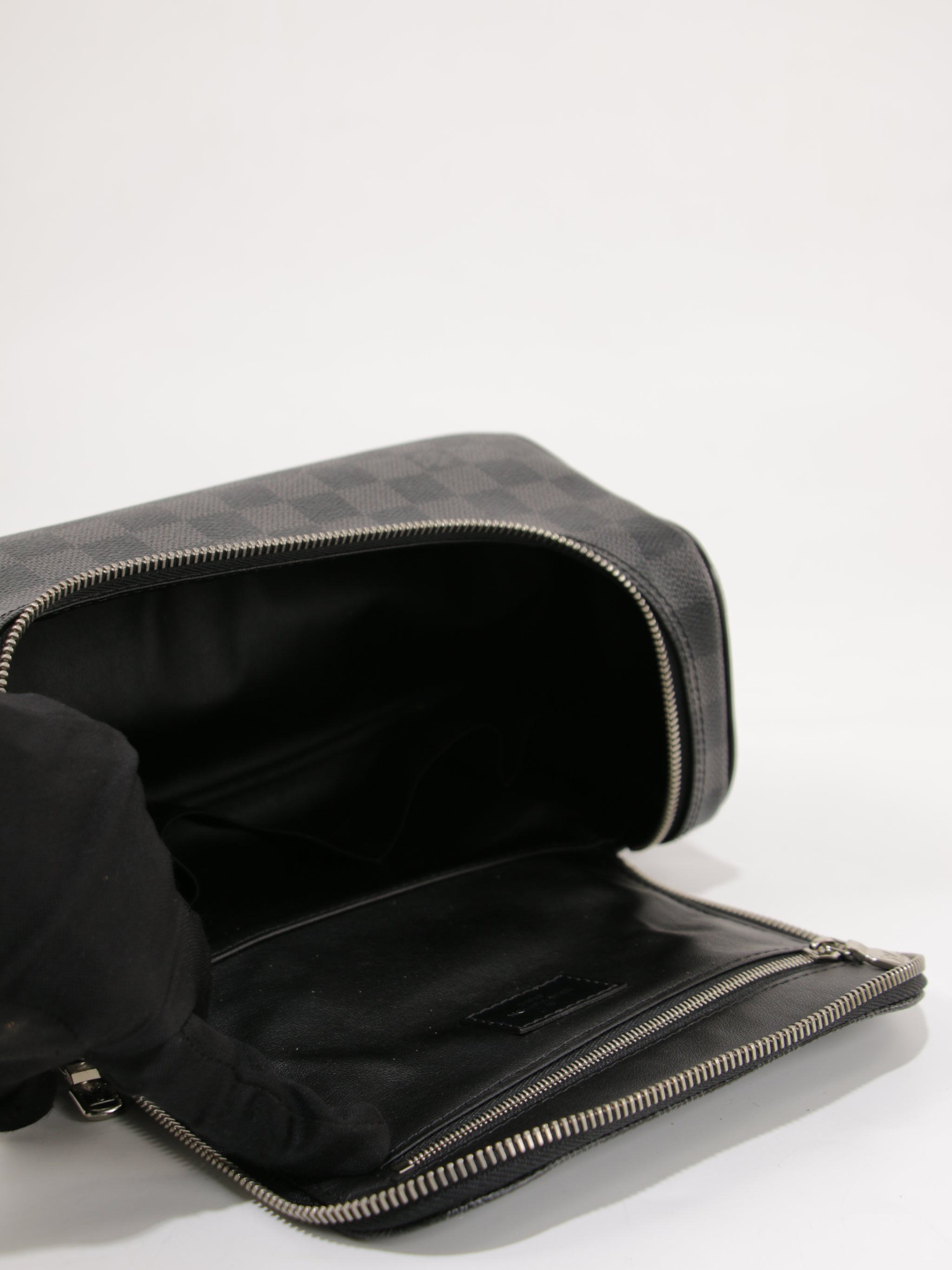 Cosmetic pouch