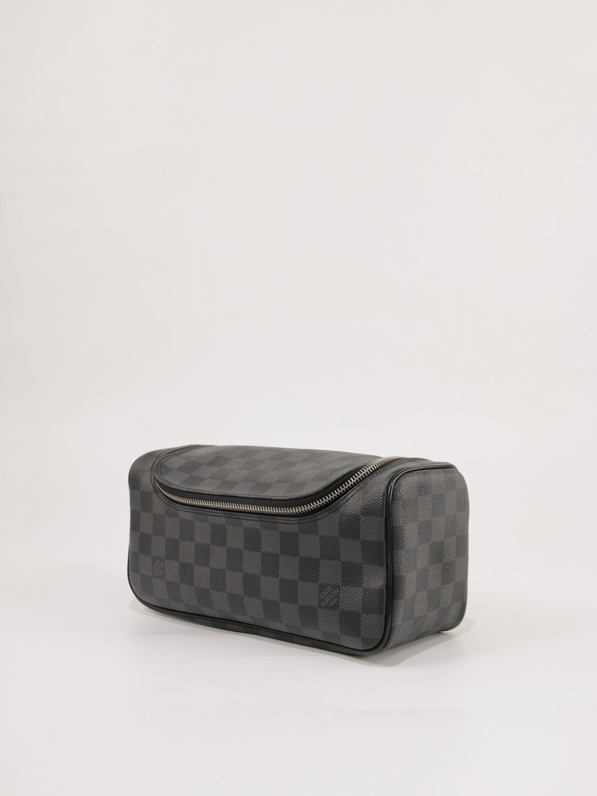 Cosmetic pouch