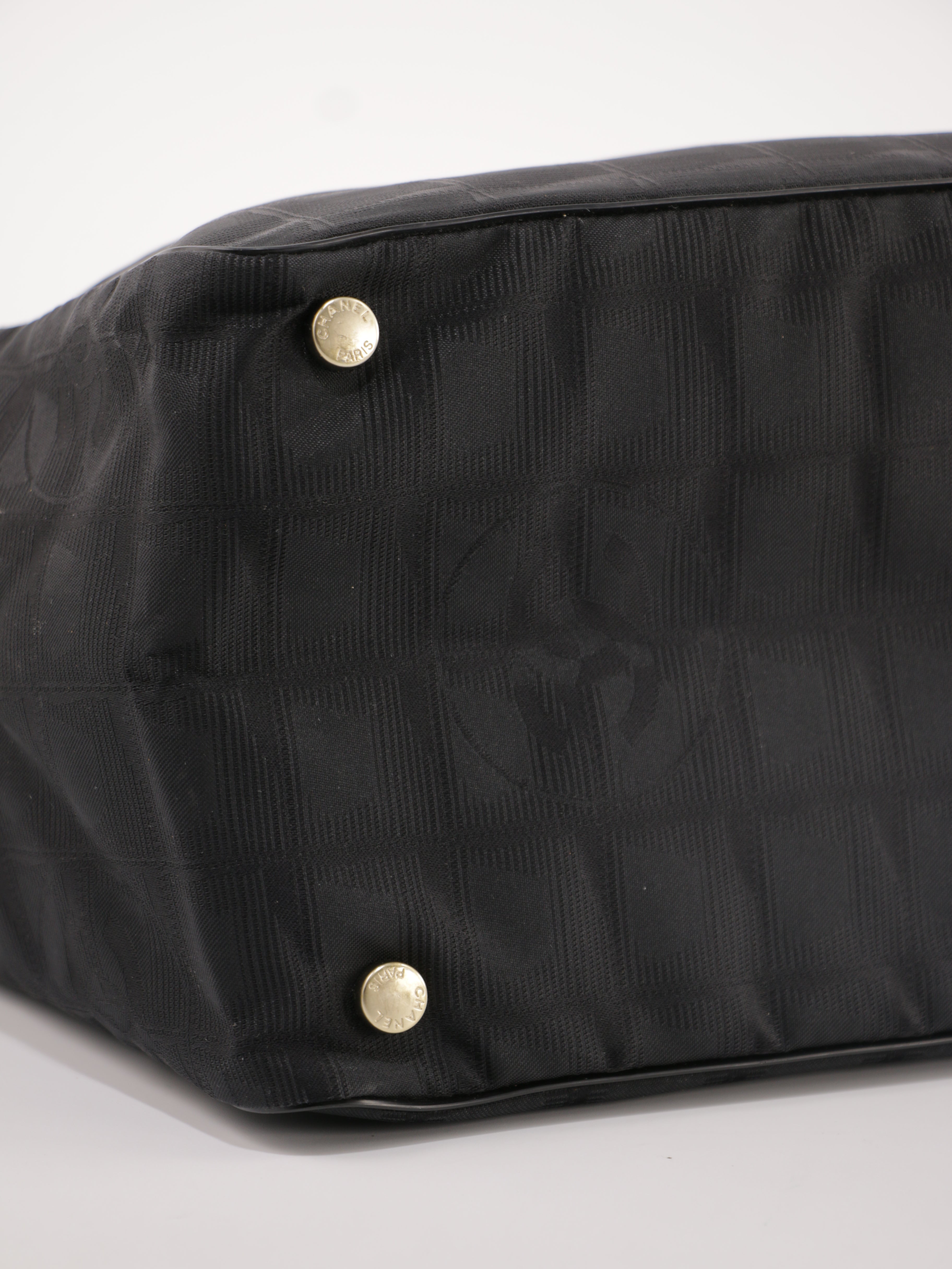 Medium New Travel Line Tote