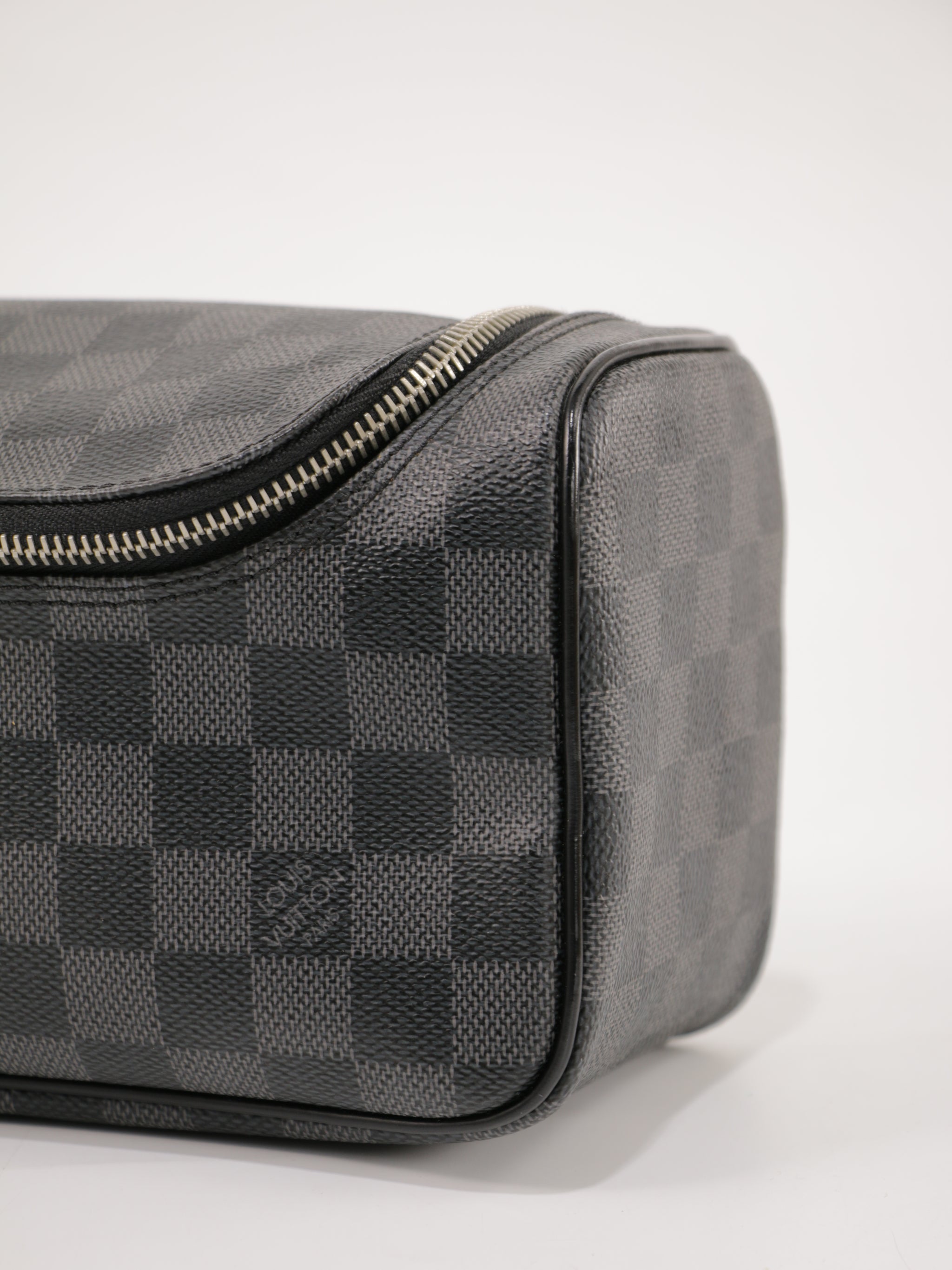 Cosmetic pouch