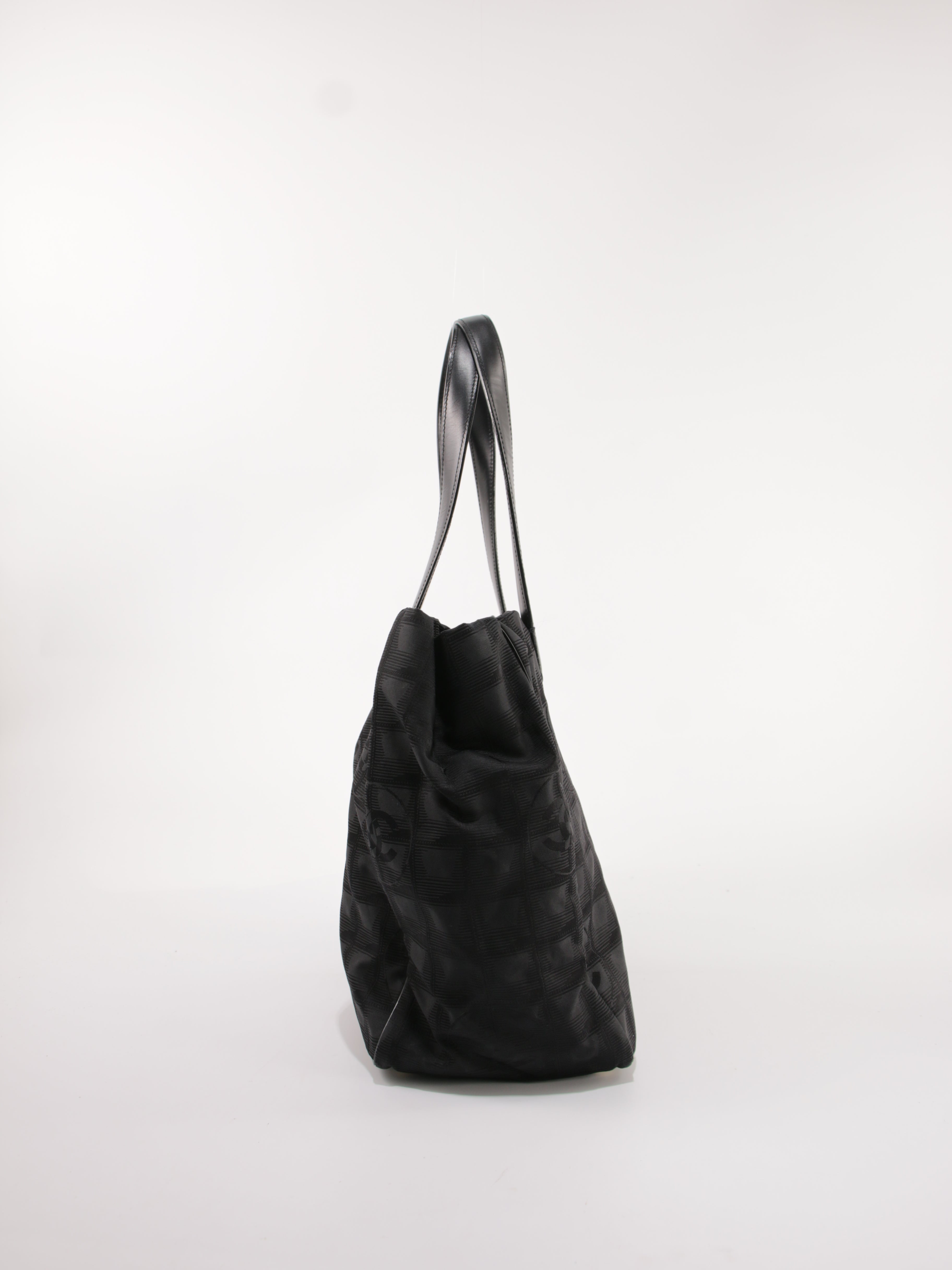 Medium New Travel Line Tote